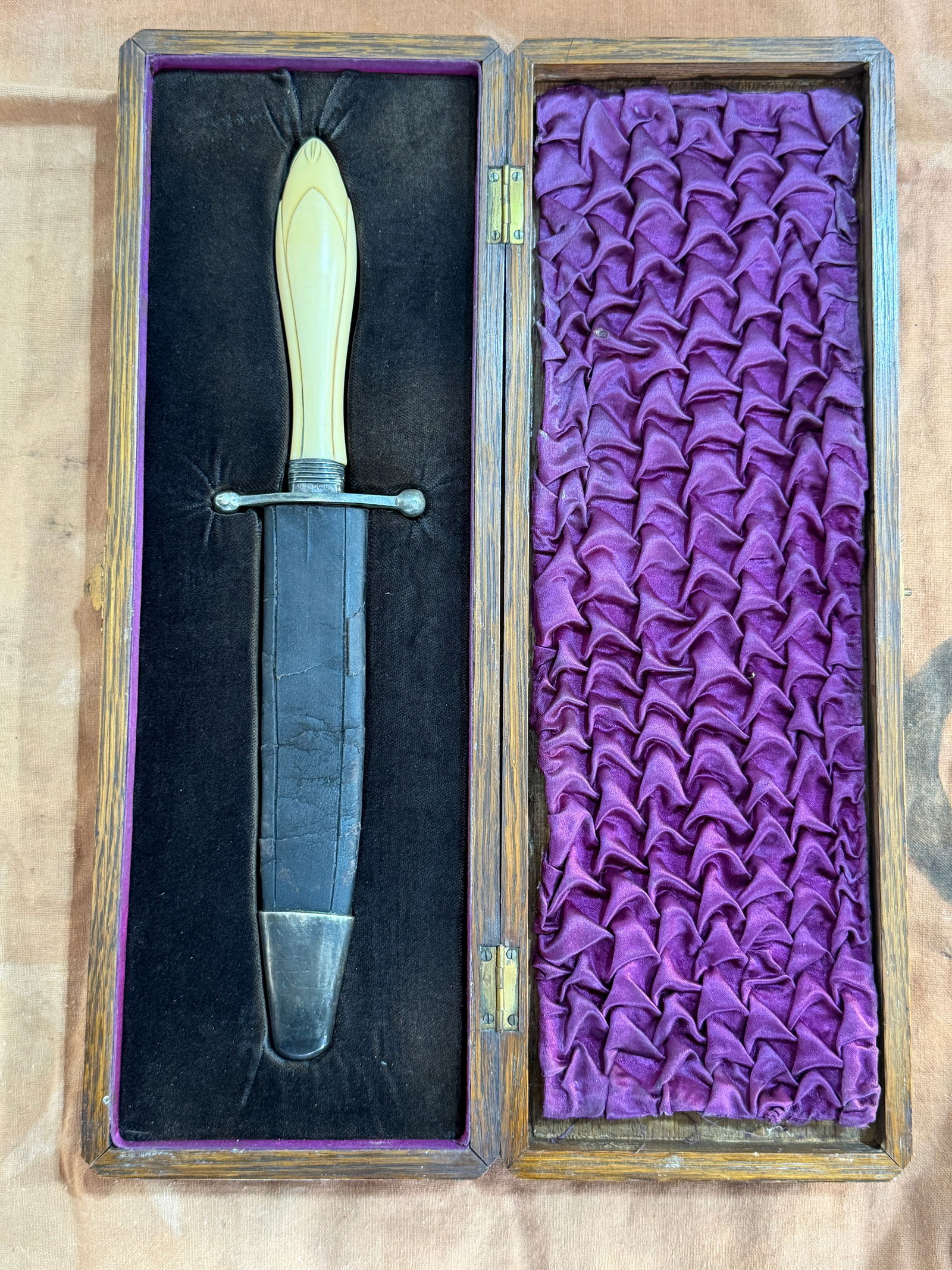 1800's Cased Presentation Knife by Unwin & Rodgers, Sheffield With Bone Handle: This finely crafted presentation knife was produced by Unwin & Rodgers of Sheffield, England, a noted cutlery firm active in the 19th century and renowned for ceremonial and high-quality edged weapons