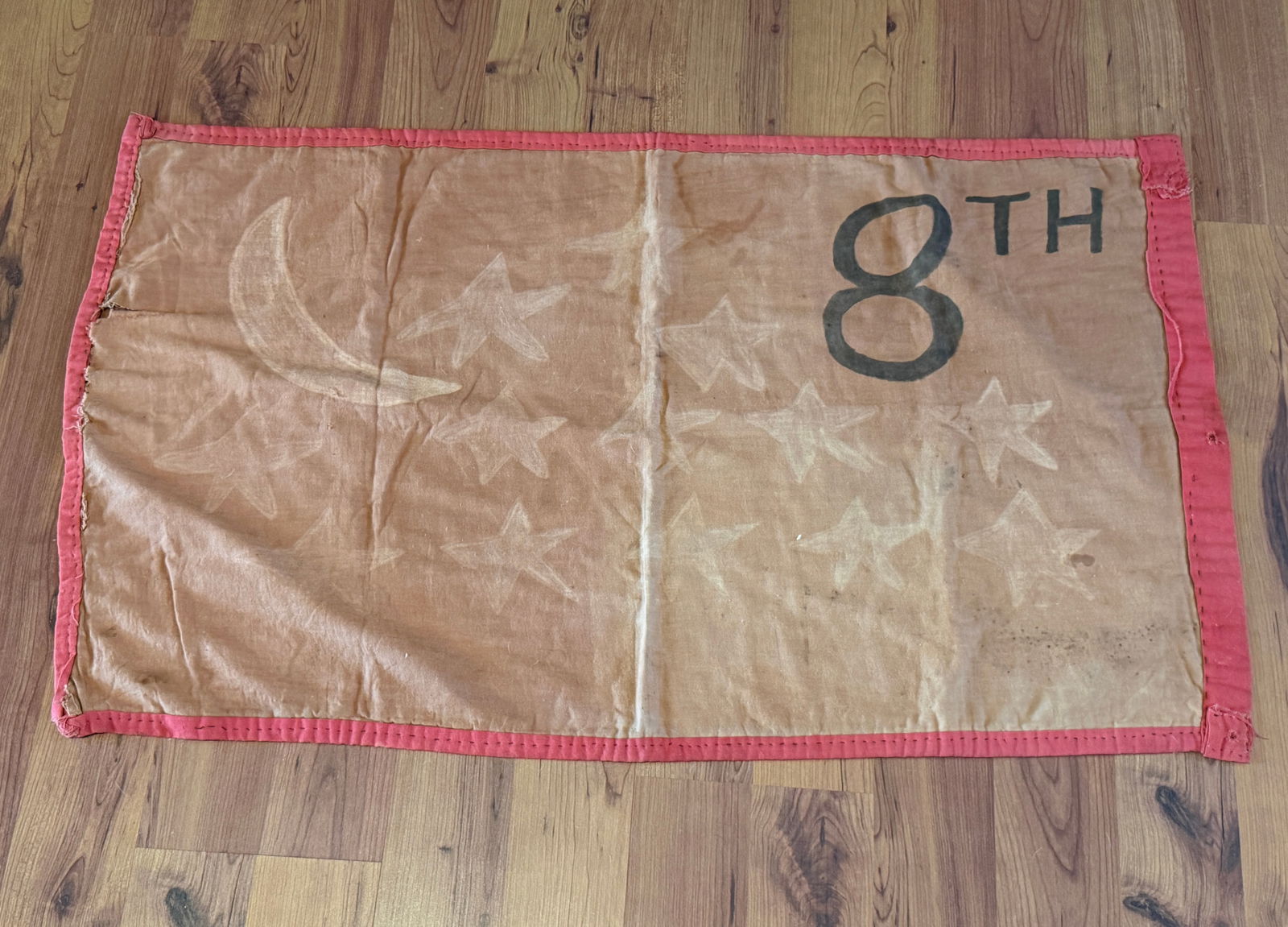 Civil War Confederate CSA Battle Flag of the 8th Louisiana Artillery: This rare Confederate Civil War battle flag is attributed to the 8th Louisiana Artillery, a unit that served in the Western Theater during the American Civil War. Constructed of lightweight fabric and