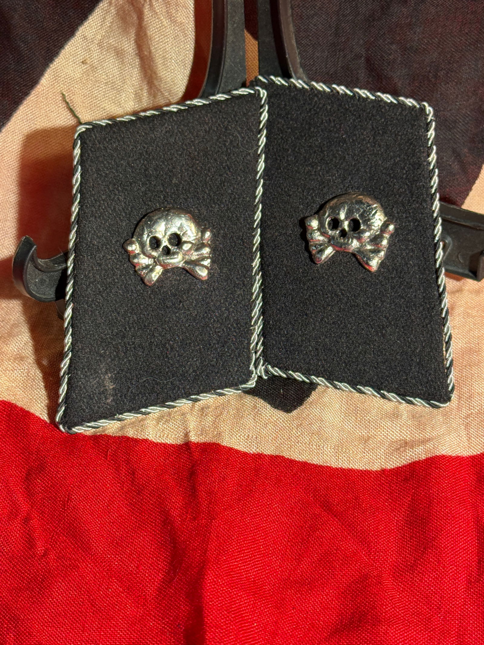WWII German Army Panzer Totenkopf Collar Tabs: Pair of World War II German Army Panzer collar tabs constructed of black wool with silver piping and metal Totenkopf (skull and crossbones) insignia. These tabs were worn on the collar of the black Pa