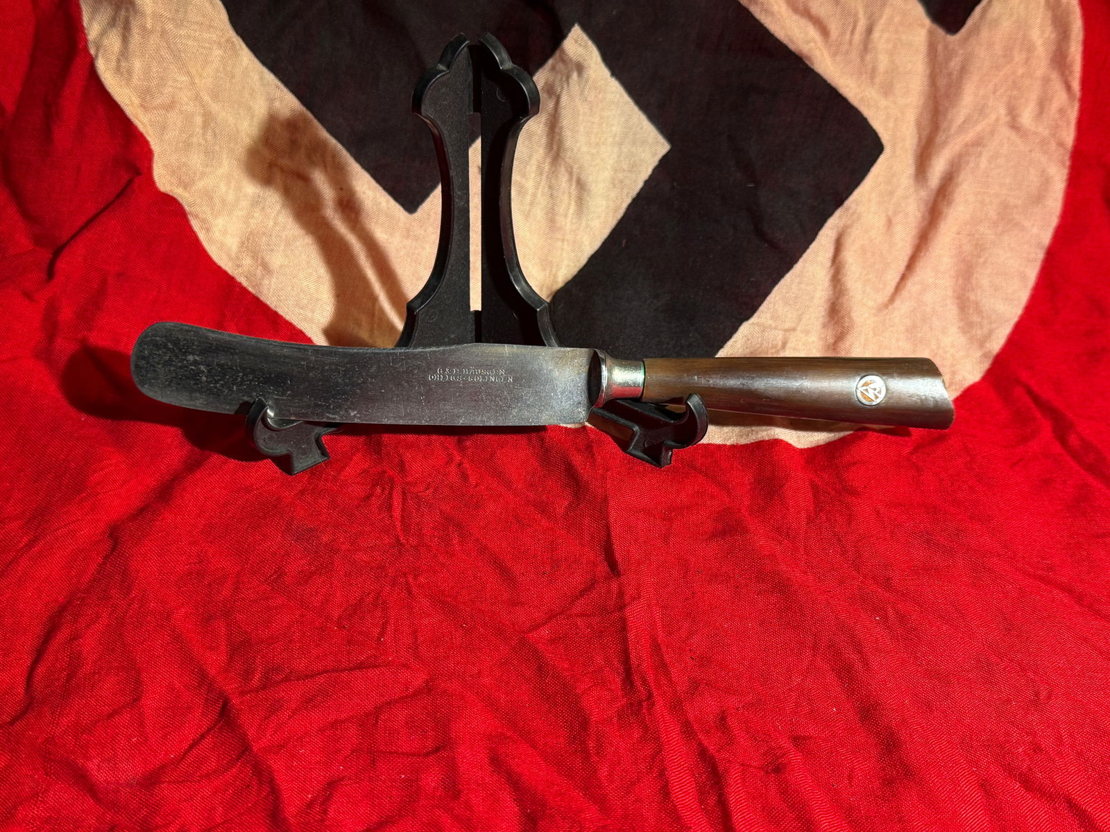 WW2 German Table Knife by C. & E. Häusgen, Ohligs-Solingen, Early 20th Century: Steel table or utility knife manufactured by C. & E. Häusgen of Ohligs-Solingen, Germany, a region internationally known for high-quality blade production. The blade bears the stamped maker’s mark