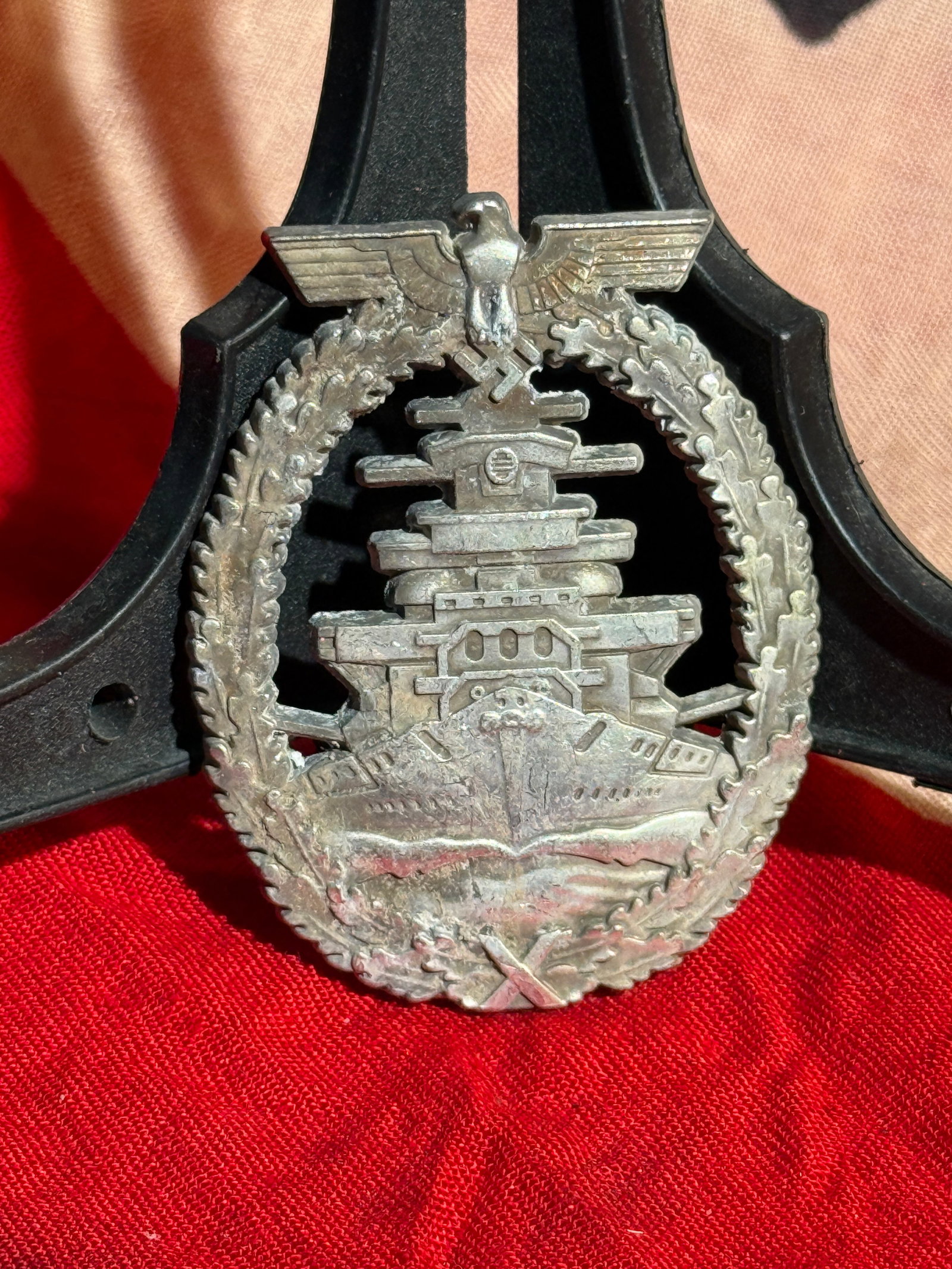 WW2 German High Seas Fleet War Badge (Flottenkriegsabzeichen), Nazi Germany, With Maker Marks: German High Seas Fleet War Badge (Flottenkriegsabzeichen) awarded to members of the Kriegsmarine’s capital ships and battlecruiser crews during World War II. Instituted in April 1941, the badge feat