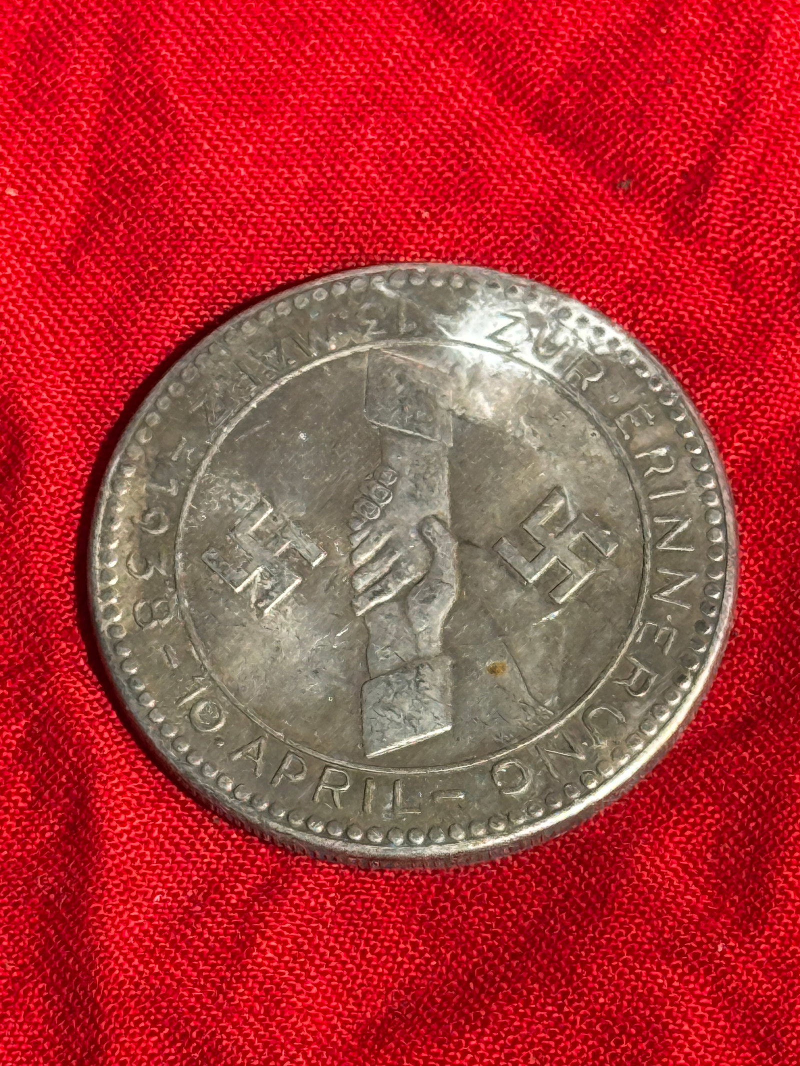 WW2 German 1938 “Ein Volk, Ein Reich, Ein Führer?? Anschluss Referendum Commemorative Token: German propaganda commemorative medal marking the 10 April 1938 plebiscite that ratified the annexation (Anschluss) of Austria into Nazi Germany. The obverse depicts a raised arm holding a Nazi flag, 