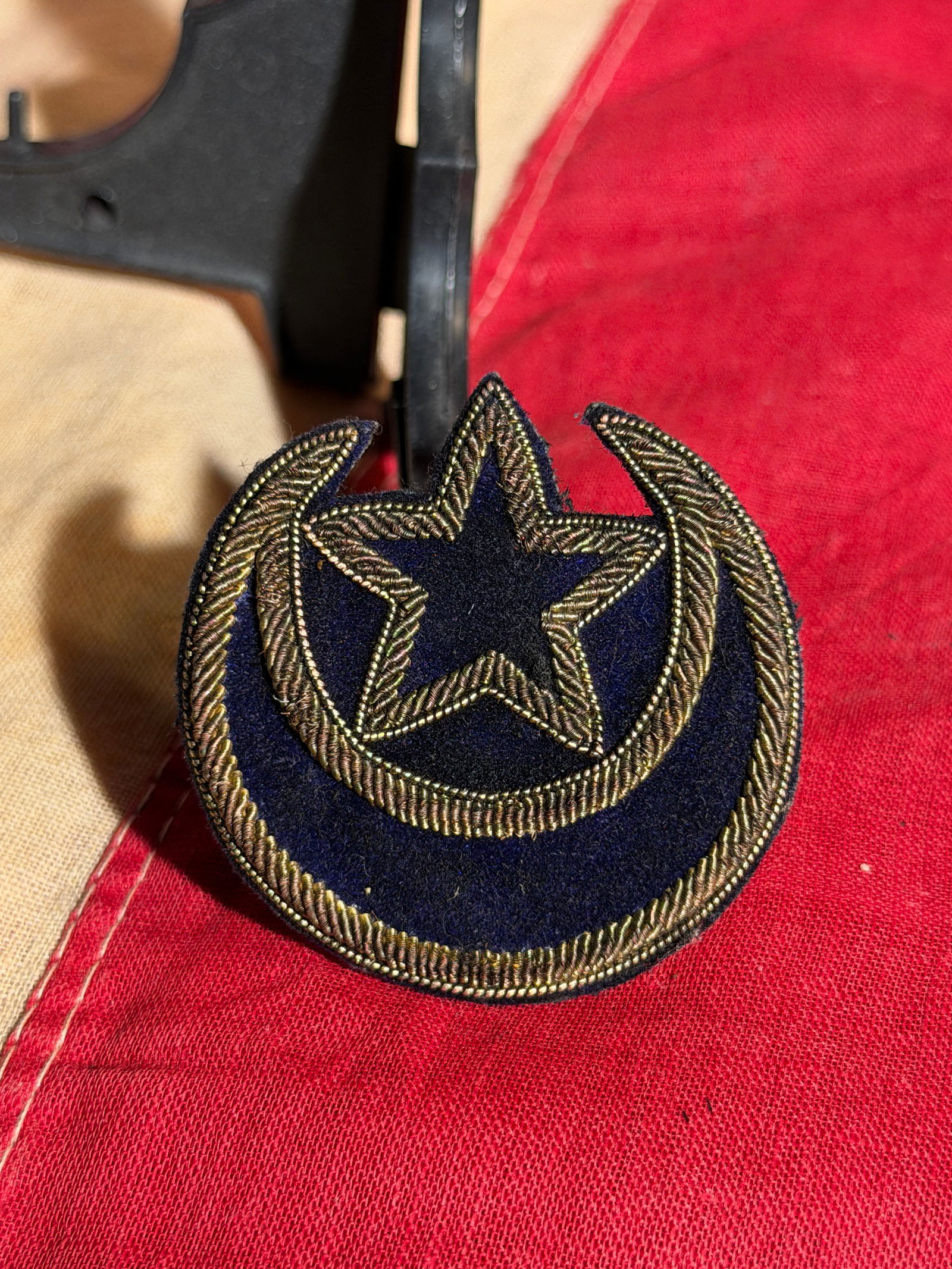 Civil War 7th Union Corps Embroidered Crescent and Star Military Insignia Patch: Civil War 7th Union Corps Embroidered Crescent and Star Military Insignia Patch. Small embroidered crescent and five-pointed star motif rendered in metallic thread on dark blue velvet backing. The rai
