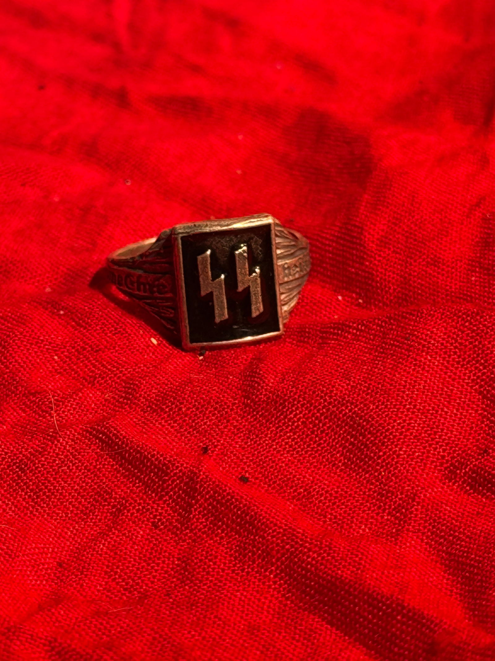 WW2 German SS Membership Silver Ring with Double Sig Rune Emblem (Third Reich Period): Metal ring bearing the double Sig rune (“SS”) emblem, the symbol of the Schutzstaffel, the paramilitary organization of Nazi Germany. The square black enamel face displays the silver SS runes,