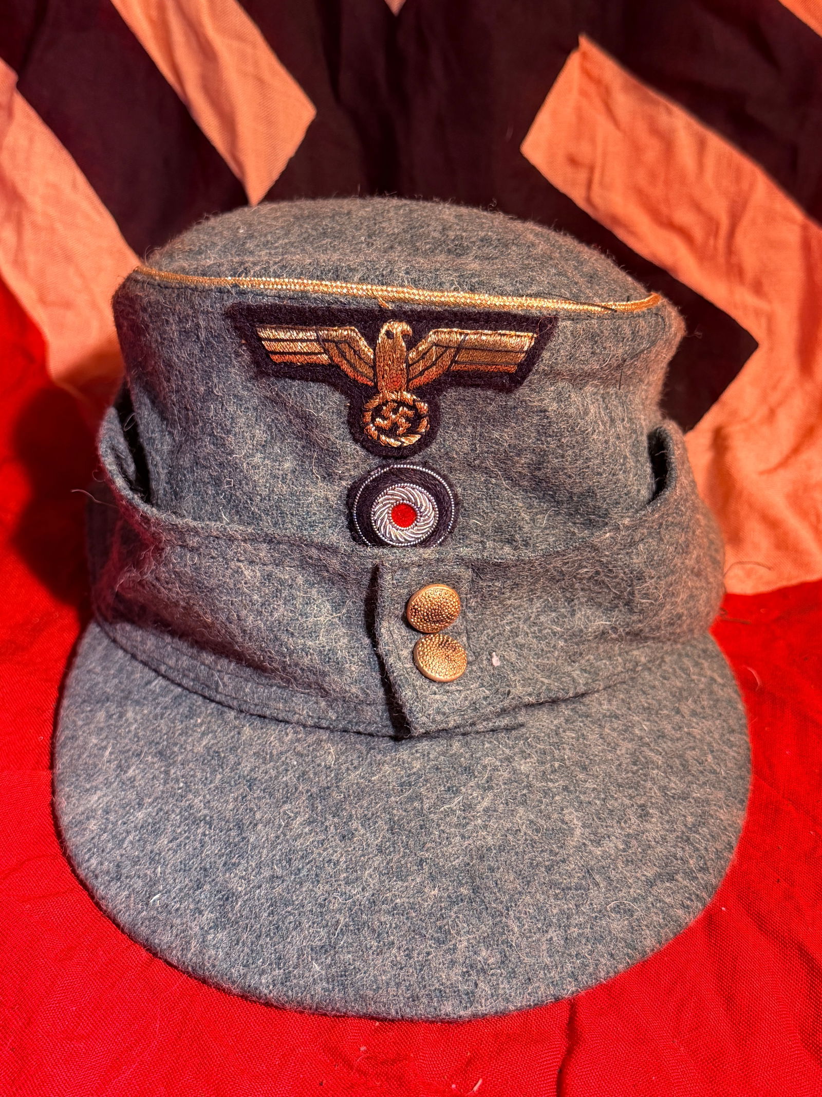 WW2 German Wehrmacht M43 Field Cap (Einheitsfeldmütze), c. 1943–1945: Wool field cap of the German Wehrmacht, commonly known as the M43 field cap, introduced in 1943 as a simplified and practical combat headgear for German soldiers during the Second World War. Made of f