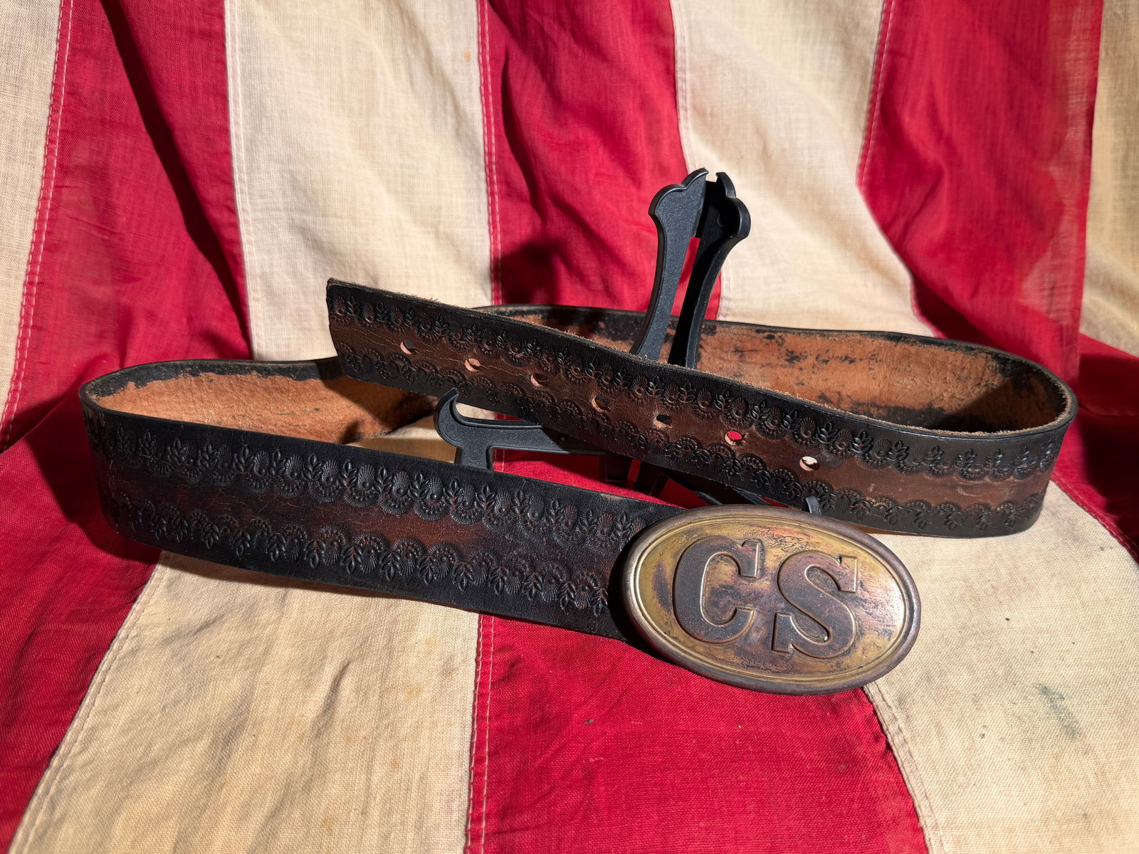 Confederate States Army Belt Plate and Leather Waist Belt (Civil War Era): This leather waist belt with brass oval “CS” (Confederate States) belt plate represents a style of equipment associated with soldiers of the Confederate States Army during the American Civil