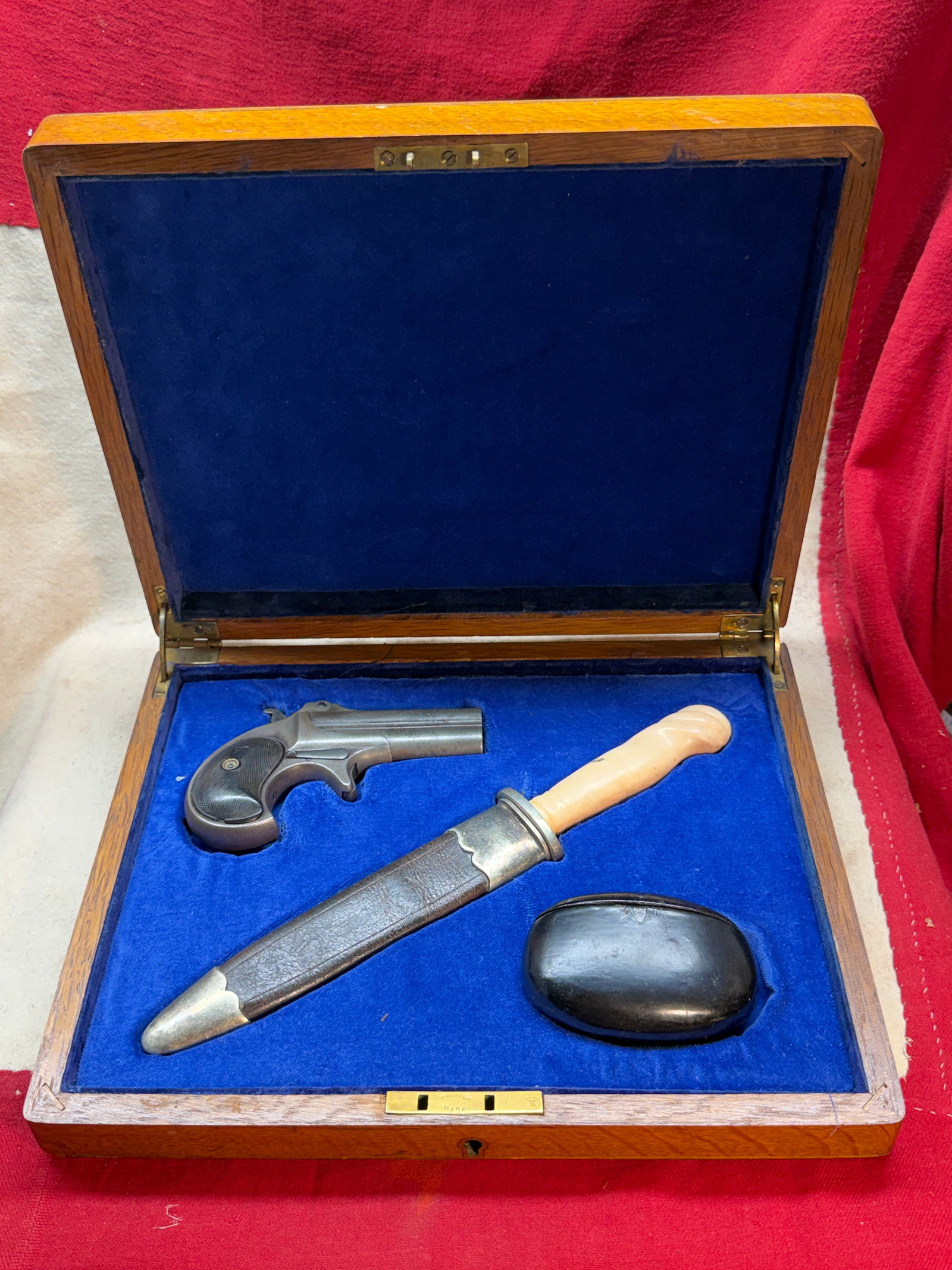 1800's Cased Remington Derringer and Tiffany Bowie Knife Traveling Set (1 of 11)