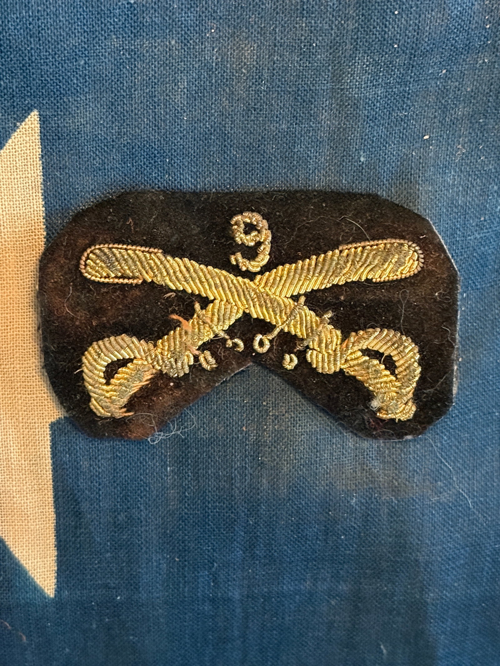 United States Cavalry Officer’s Bullion Collar Insignia, Regimental Number “6,?? post–Civil: This black wool insignia patch is embroidered in gold bullion wire with crossed cavalry sabers surmounted by ornamental saber guards and a regimental numeral “6,” identifying it as a formal ca