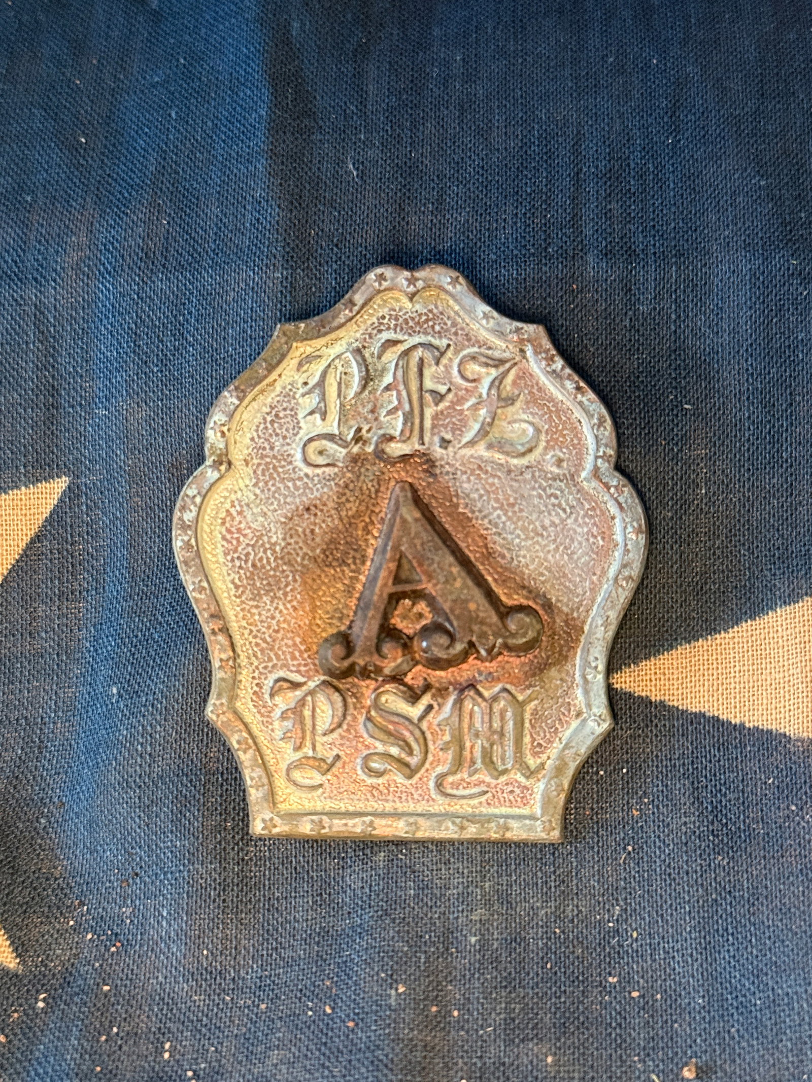 Civil War Pennsylvania Fire Zouaves (P.F.Z.) Cap Badge – Company “A: Civil War-era Pennsylvania Fire Zouaves cap badge featuring the distinctive “P.F.Z.” (Pennsylvania Fire Zouaves) above and “P.S.M.” below, with a prominent Gothic-style “A” at