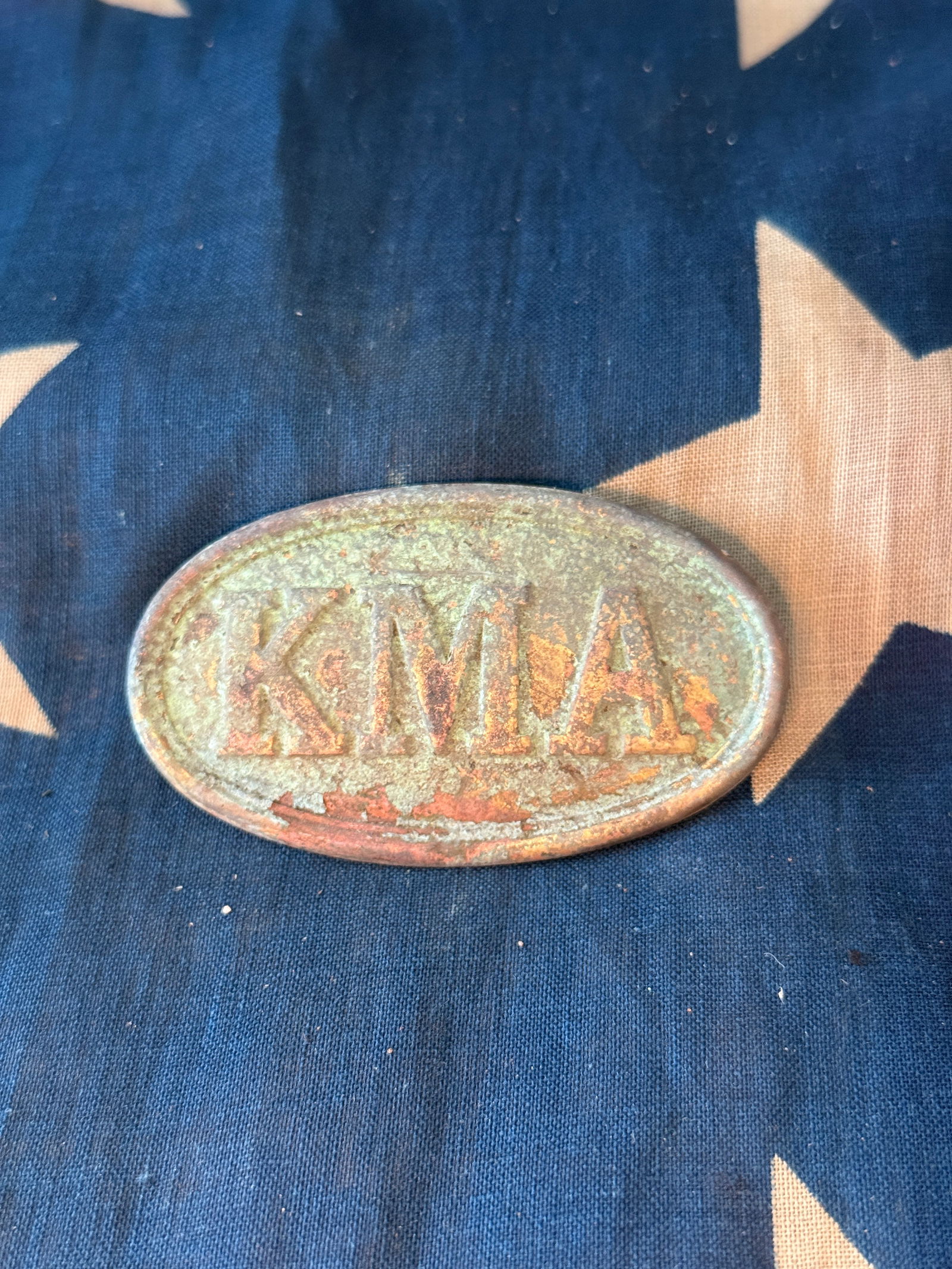 Civil War Era “KMA?? Kentucky Military Academy Brass Buckle Plate – Recovered Lexington, KY: Civil War-era oval brass buckle plate bearing the raised initials “KMA,” representing the Kentucky Military Academy. This scarce cadet or militia-associated plate reflects one of Kentucky’s