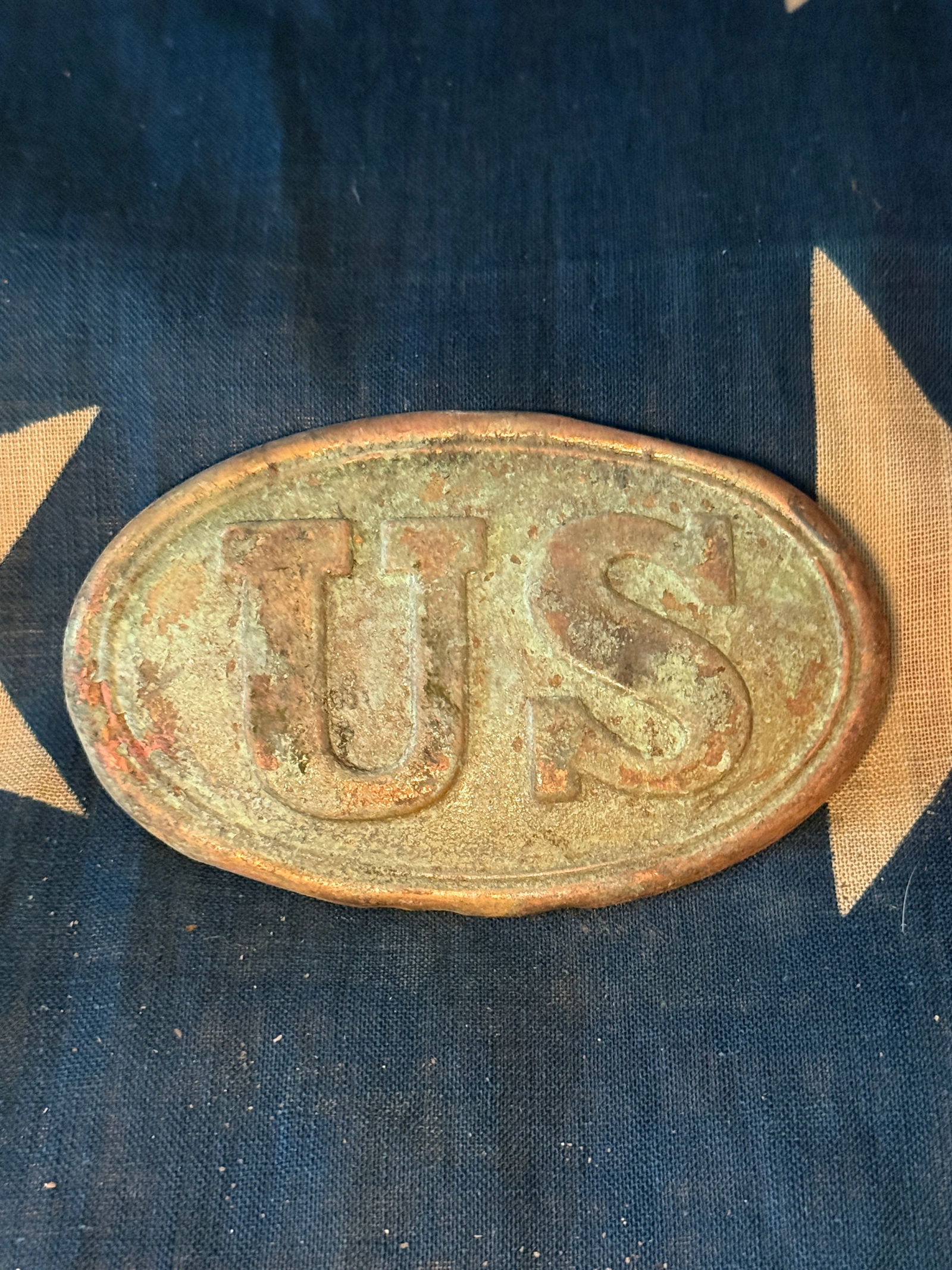 Civil War Yankee Union United States Army Belt Plate (“US?? Waist Belt Buckle): This oval brass belt plate bears the raised letters “US,” the standard insignia used on the waist belts of enlisted soldiers in the United States Army during the mid-19th century. Plates of th