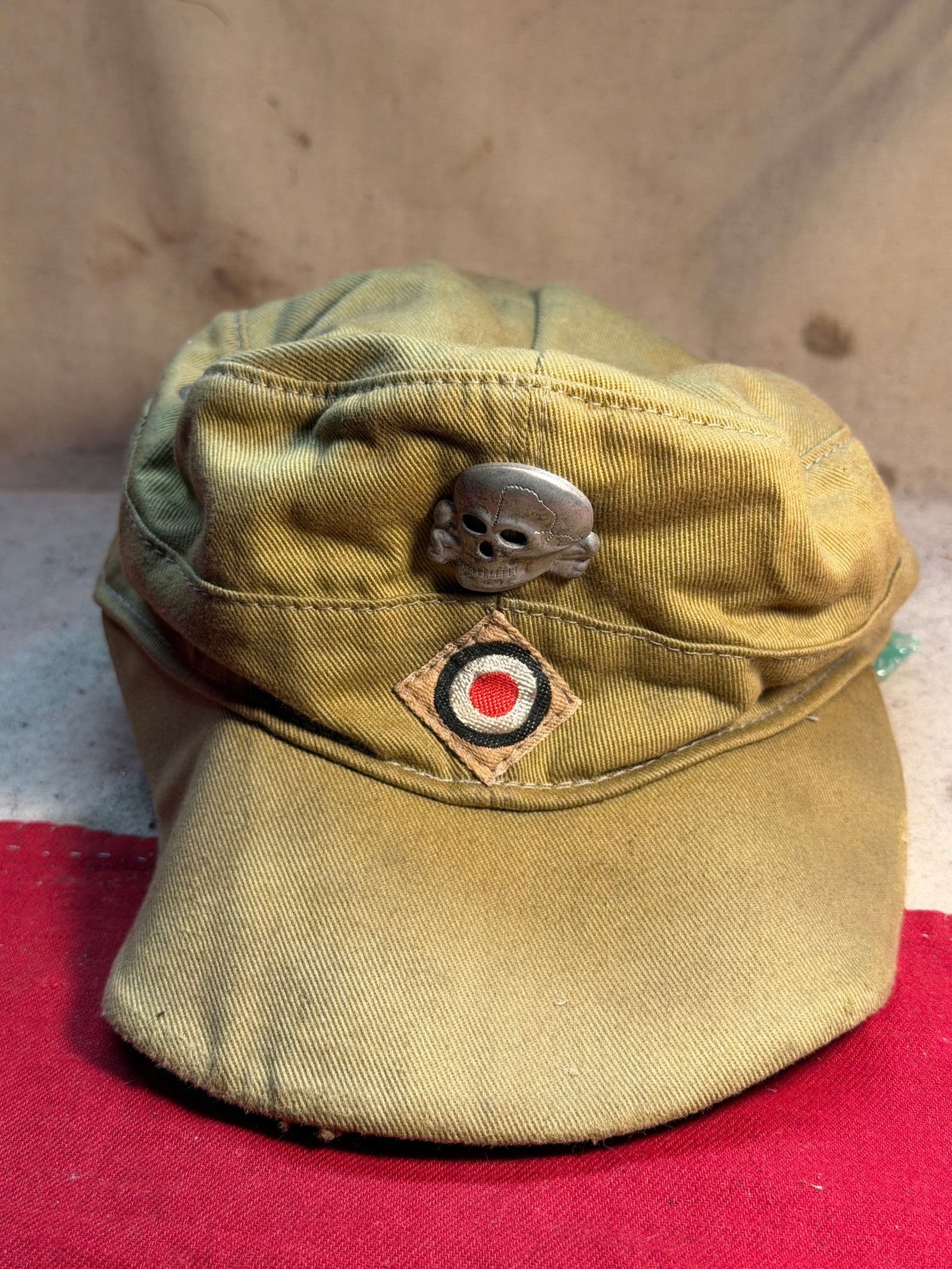 WW2 German Waffen-SS Field Cap (M43 Einheitsfeldmütze) with Totenkopf Insignia, Germany, c.: This German M43 field cap (Einheitsfeldmütze), worn by members of the Waffen-SS during the Second World War, reflects the evolution of practical combat headgear in the later years of the conflict. In