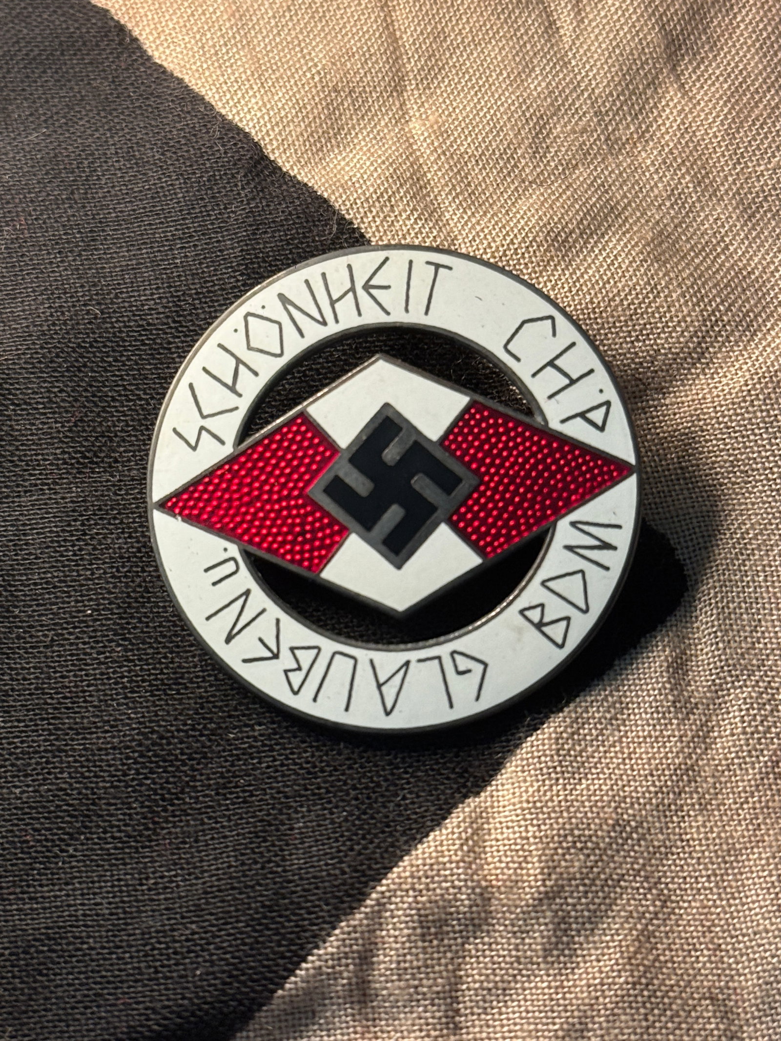 Hitler Youth Membership Badge (Hitlerjugend Mitgliedsabzeichen), Nazi WW2 Germany, c. 1933–1945: This circular enamel badge served as the official membership insignia of the Hitler Youth (Hitlerjugend), the youth organization of the Nazi Party. At the center is a red-and-white enamel diamond bear