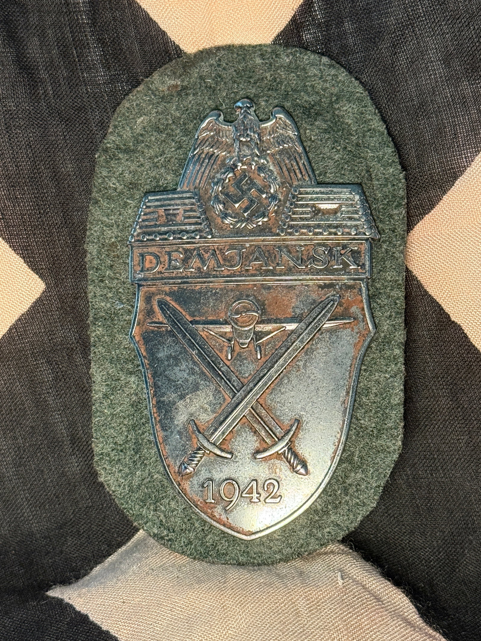 WW2 GERMAN Demjansk Campaign Shield (Demjanskschild): The Demjansk Shield was a German campaign award created in April 1943 to honor soldiers who participated in the defense of the Demjansk Pocket in northern Russia during 1942. German troops were encirc