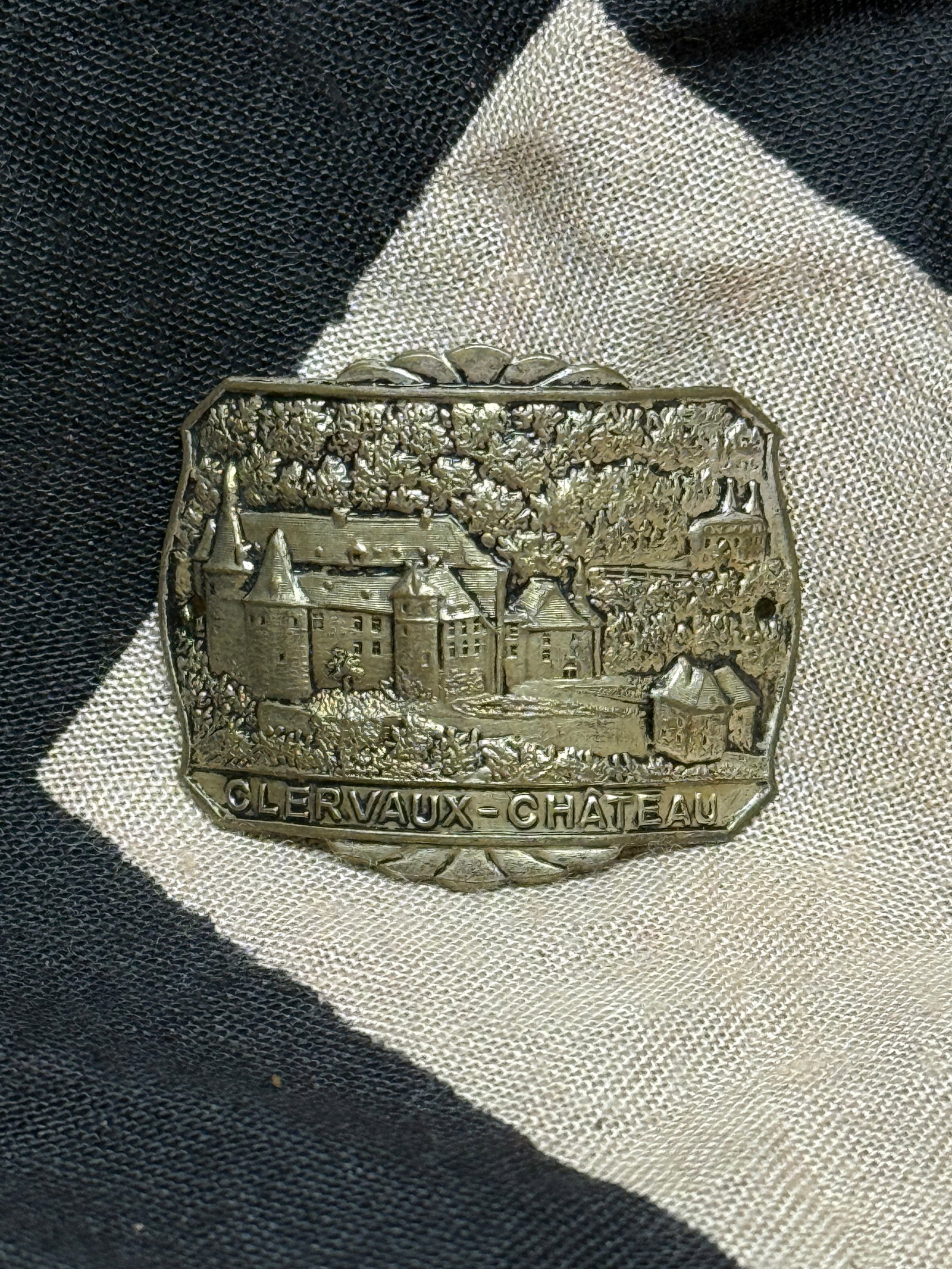 WWII Luxembourg Clervaux Chateau Commemorative Badge (1 of 3)