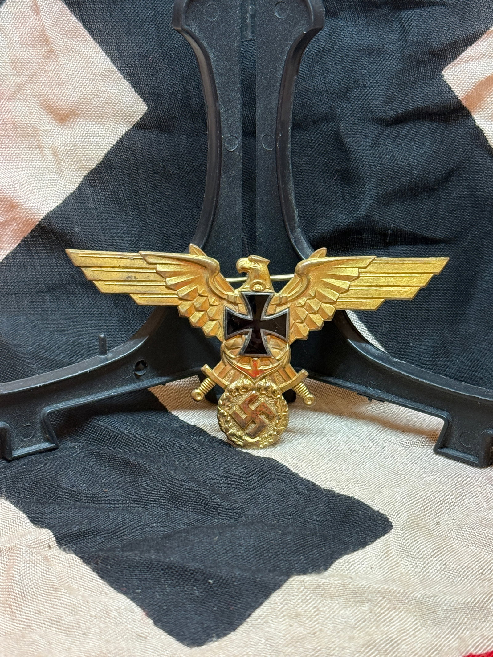 WWII German War Merit Cross 1st Class with Swords (Kriegsverdienstkreuz I. Klasse mit Schwertern) (1 of 3)