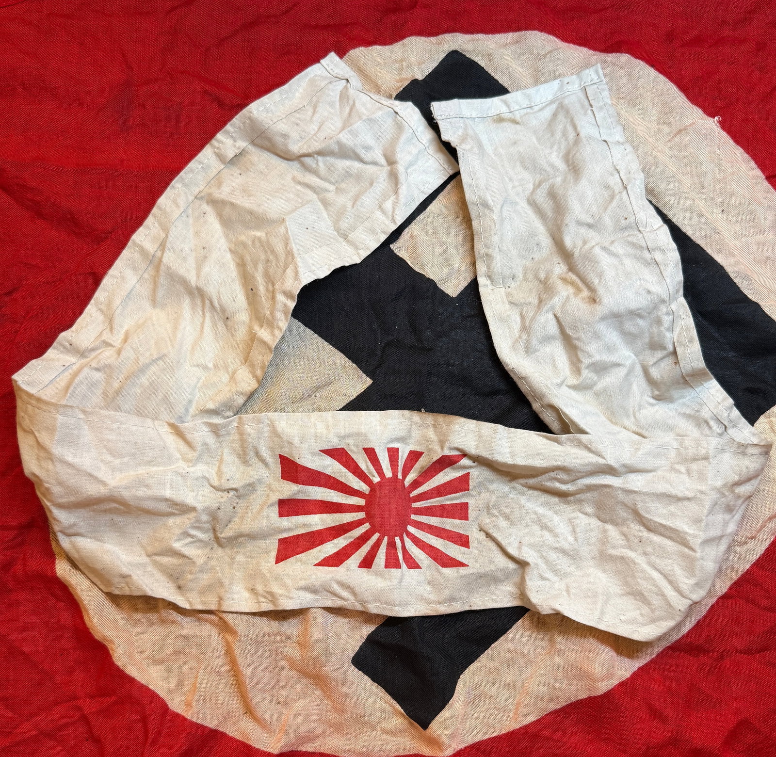 Imperial Japanese Kamikaze Pilot Headband (Hachimaki) with Rising Sun Motif (1 of 2)