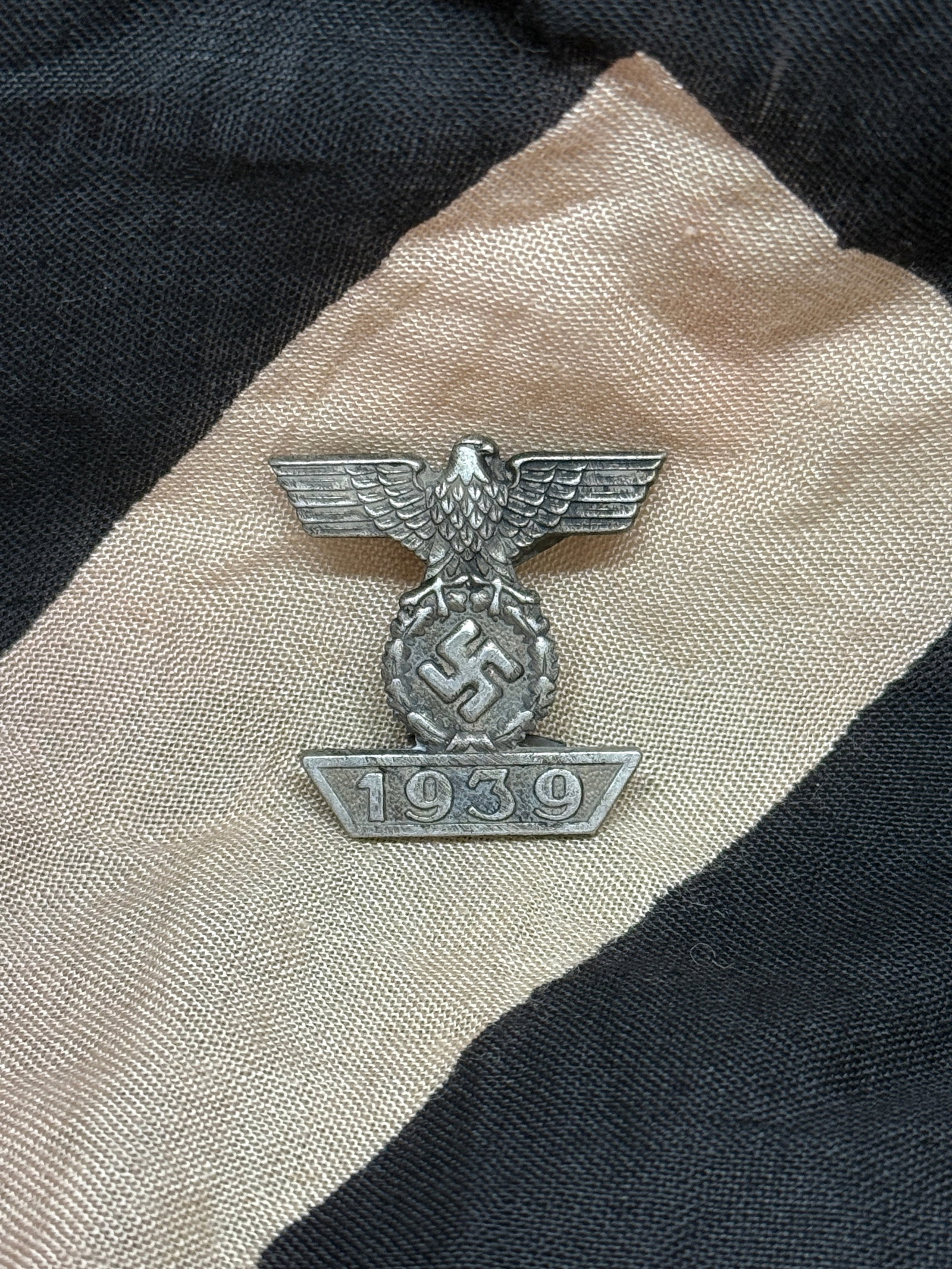 WWII German Iron Cross Second Class Spange (1939 Bar to 1914 EK II) (1 of 3)