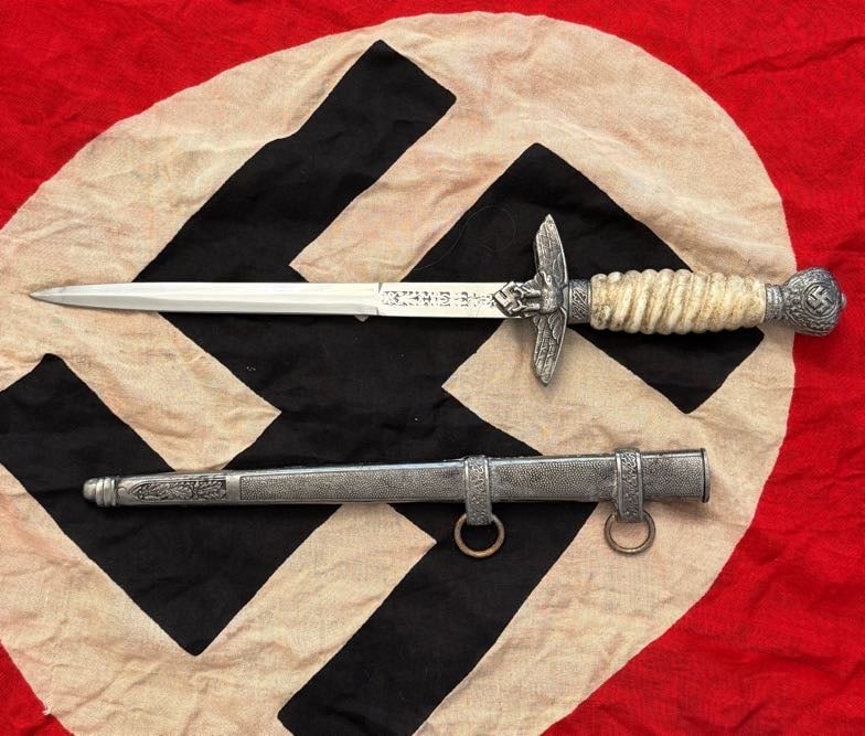 WWII German Luftwaffe 1st Model Officer’s Dagger with Scabbard (1 of 4)