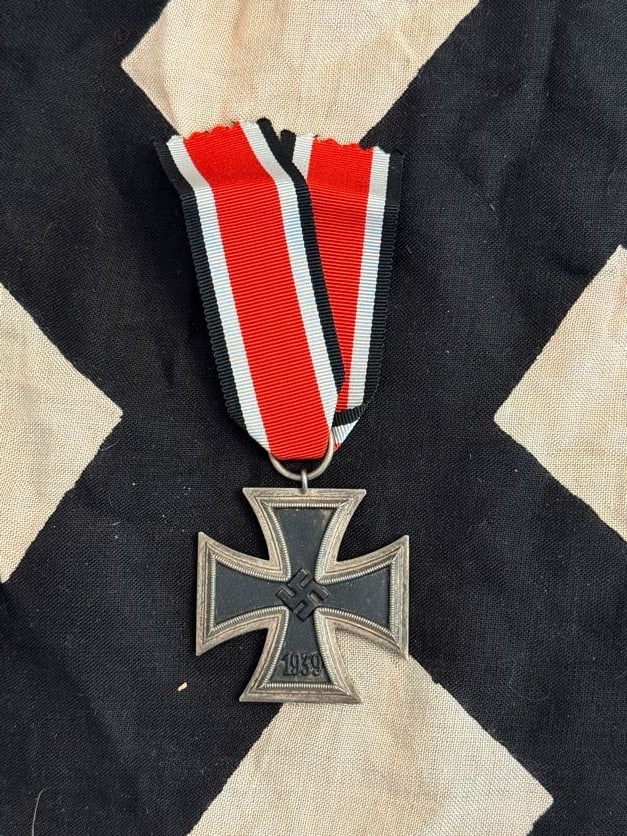 World War II German Iron Cross, Second Class (1939) (1 of 2)
