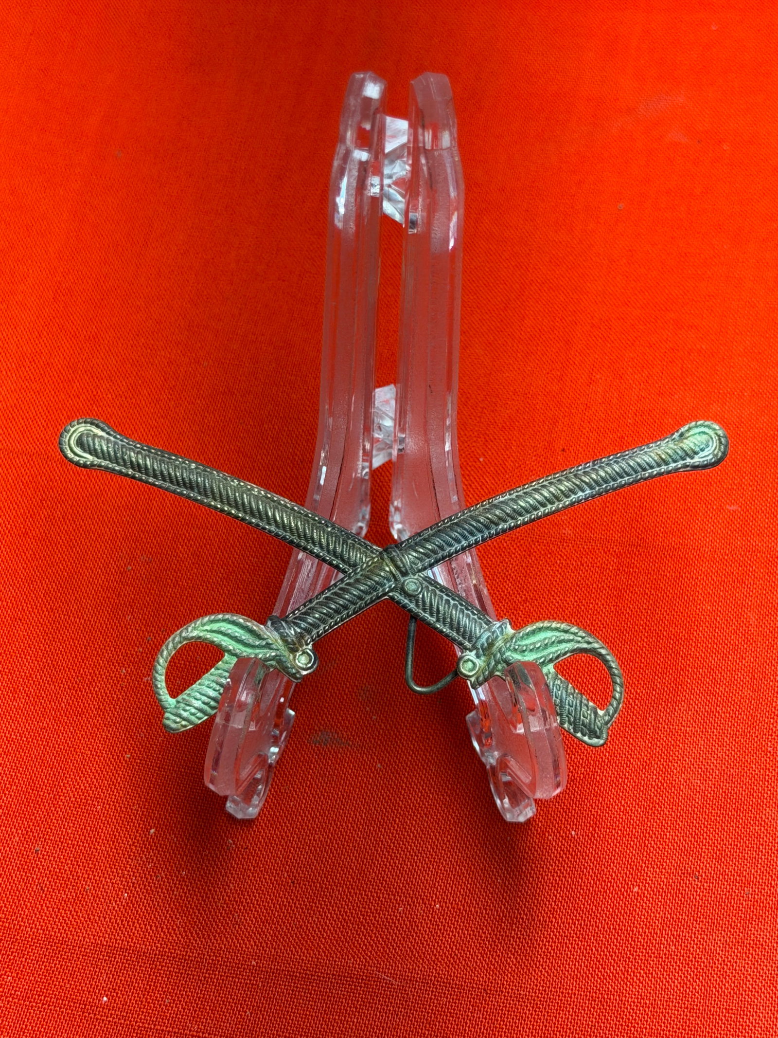 Civil War Cavalry Crossed Sabers Headgear Badge (1 of 3)