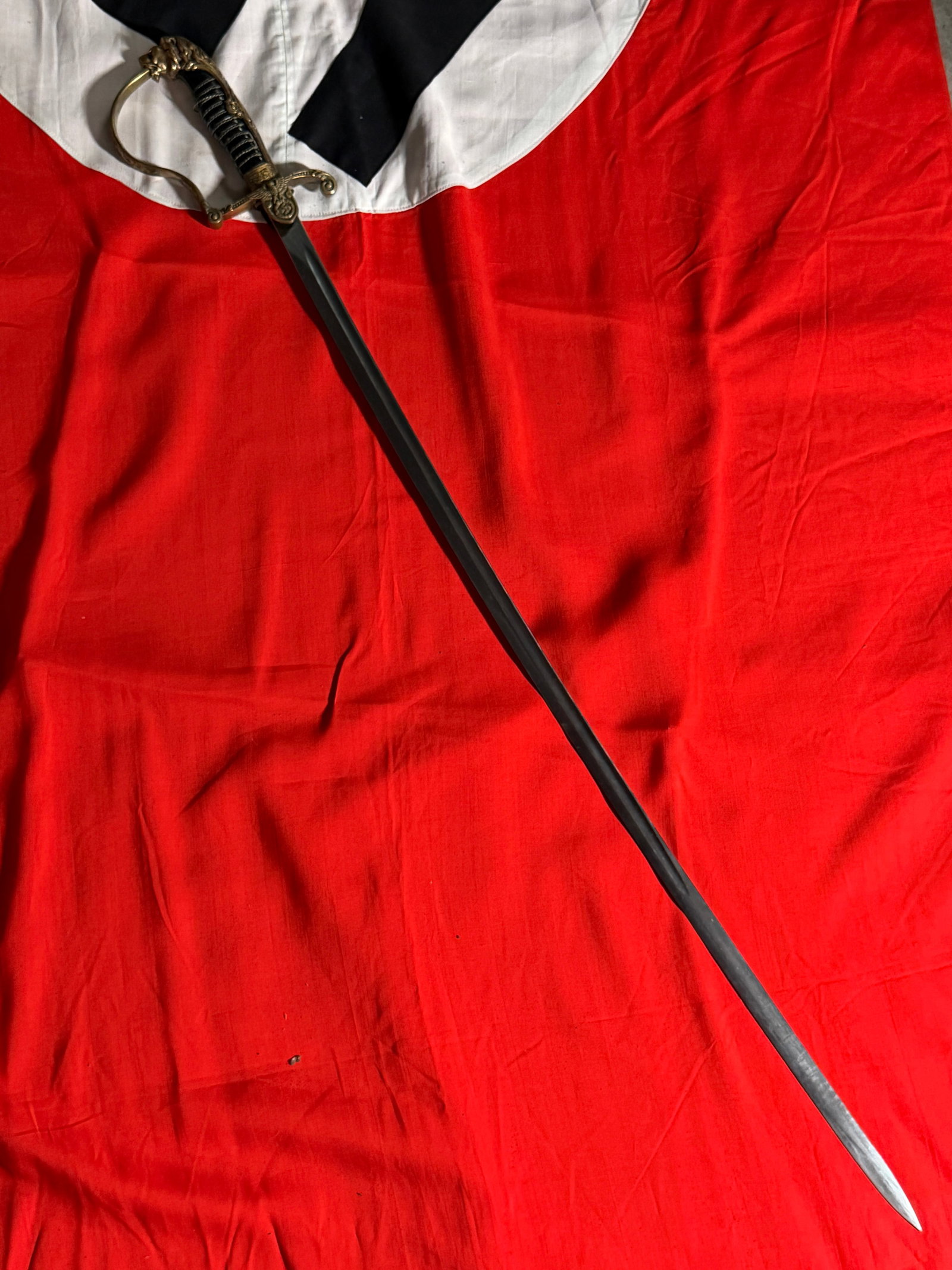 German WWII Lion Head's Officer Dress Sword by E. Pack & Söhne “Siegfried,?? Solingen (1 of 10)