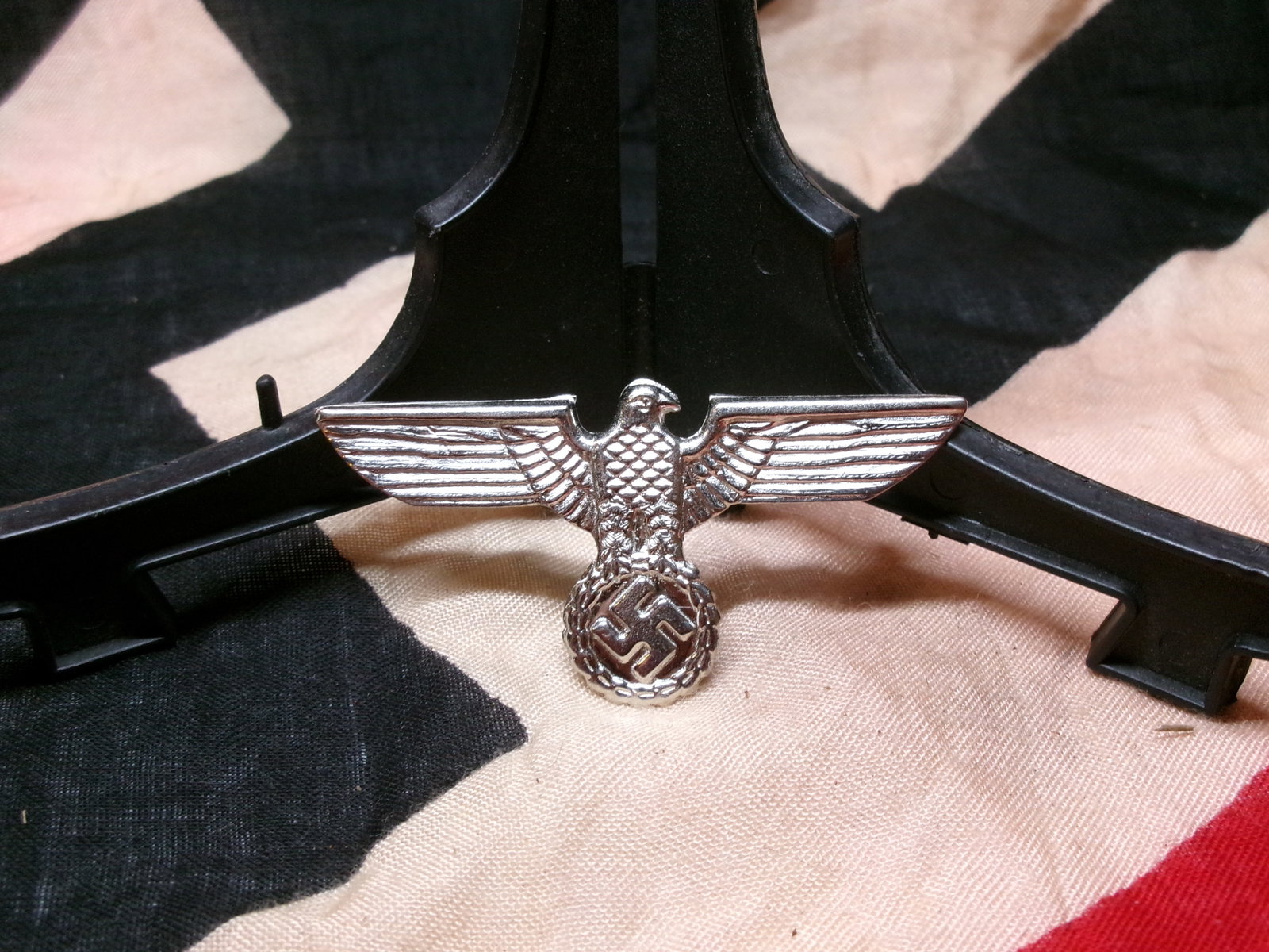WWII German Heer Army Officer Eagle Emblem with Swastika (1 of 3)
