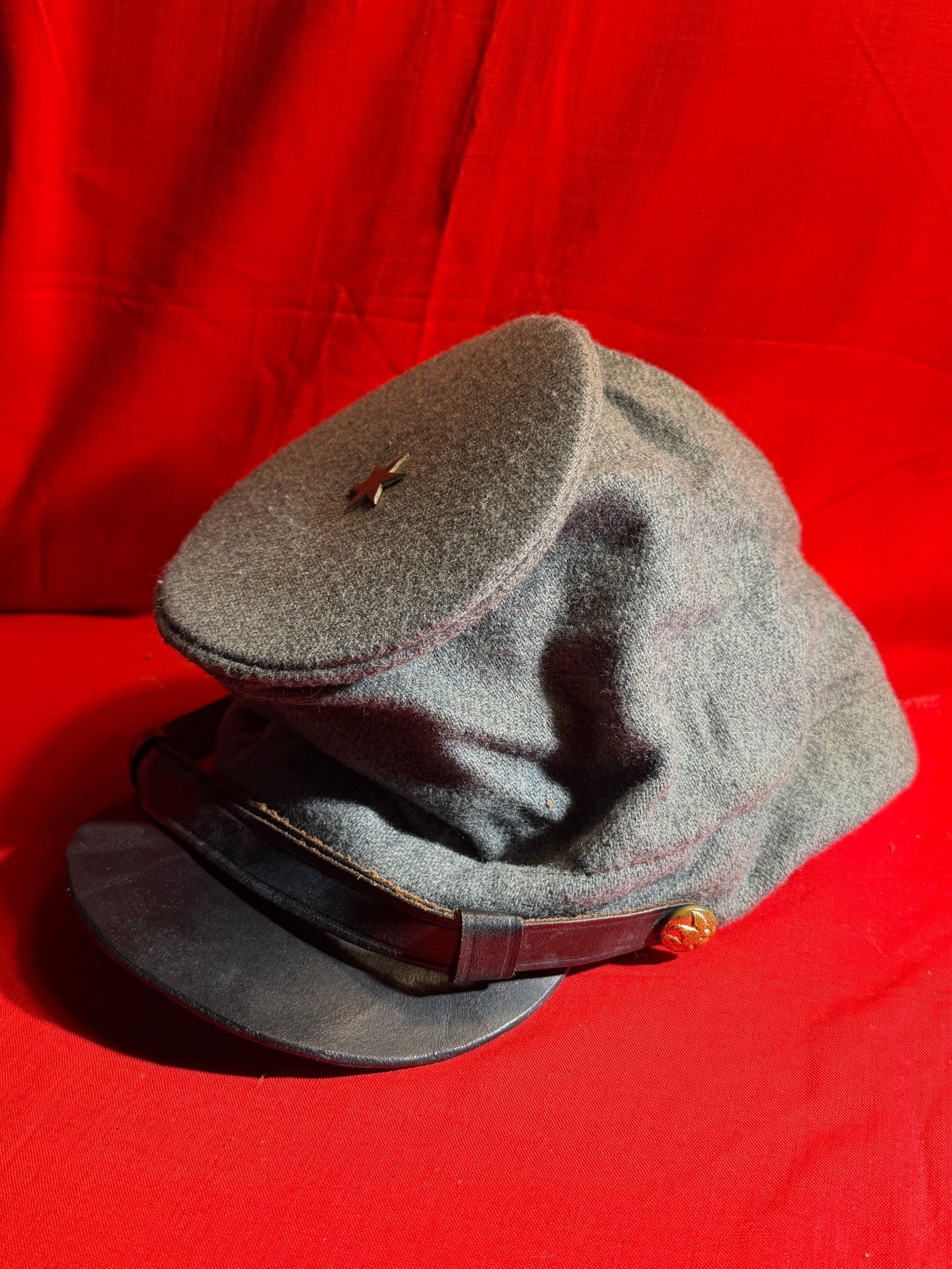 Civil War Confederate Forage Cap (Kepi) Hat – Florida Attribution: Civil War Confederate forage cap (kepi) constructed of gray wool, representing a classic example of Southern-issued or privately made field headgear. The cap features a soft, unstructured body with a 