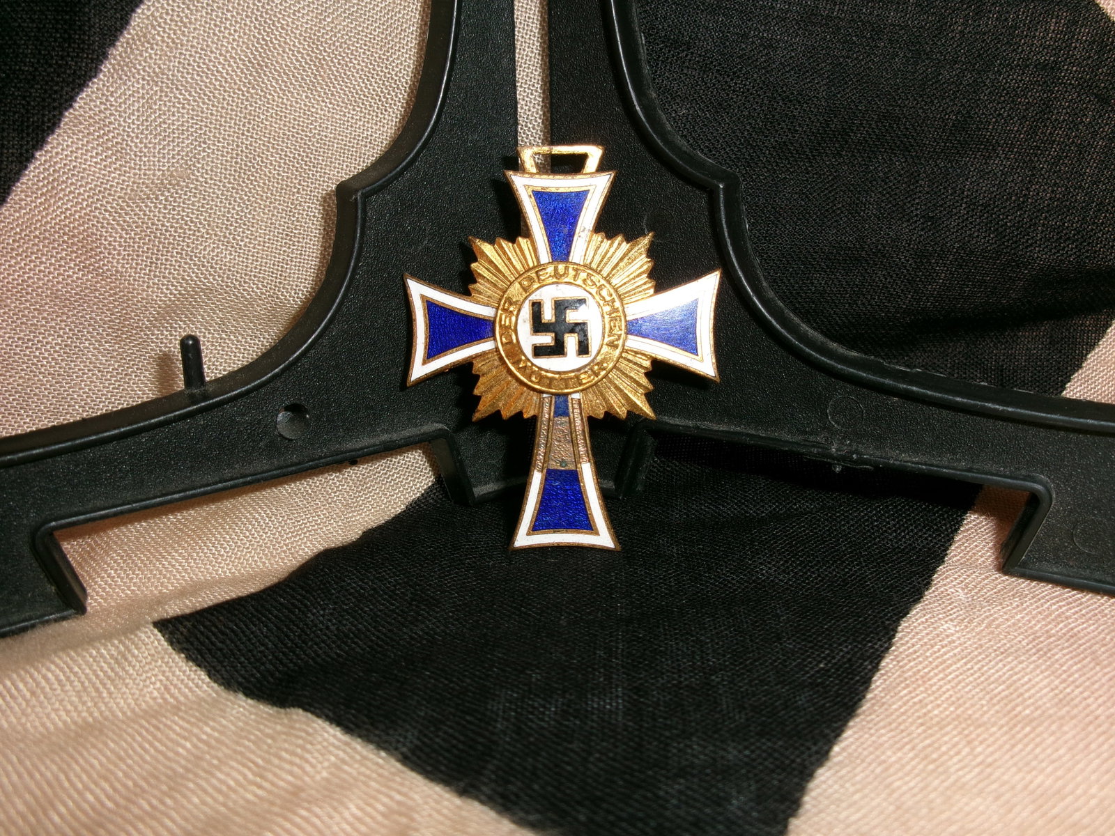 WWII German Mother’s Cross (Ehrenkreuz der Deutschen Mutter), Bronze Grade (1 of 4)
