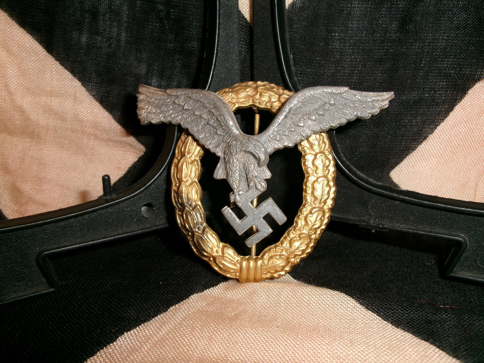 WWII German Luftwaffe Pilot Badge (Flugzeugführerabzeichen) (1 of 3)