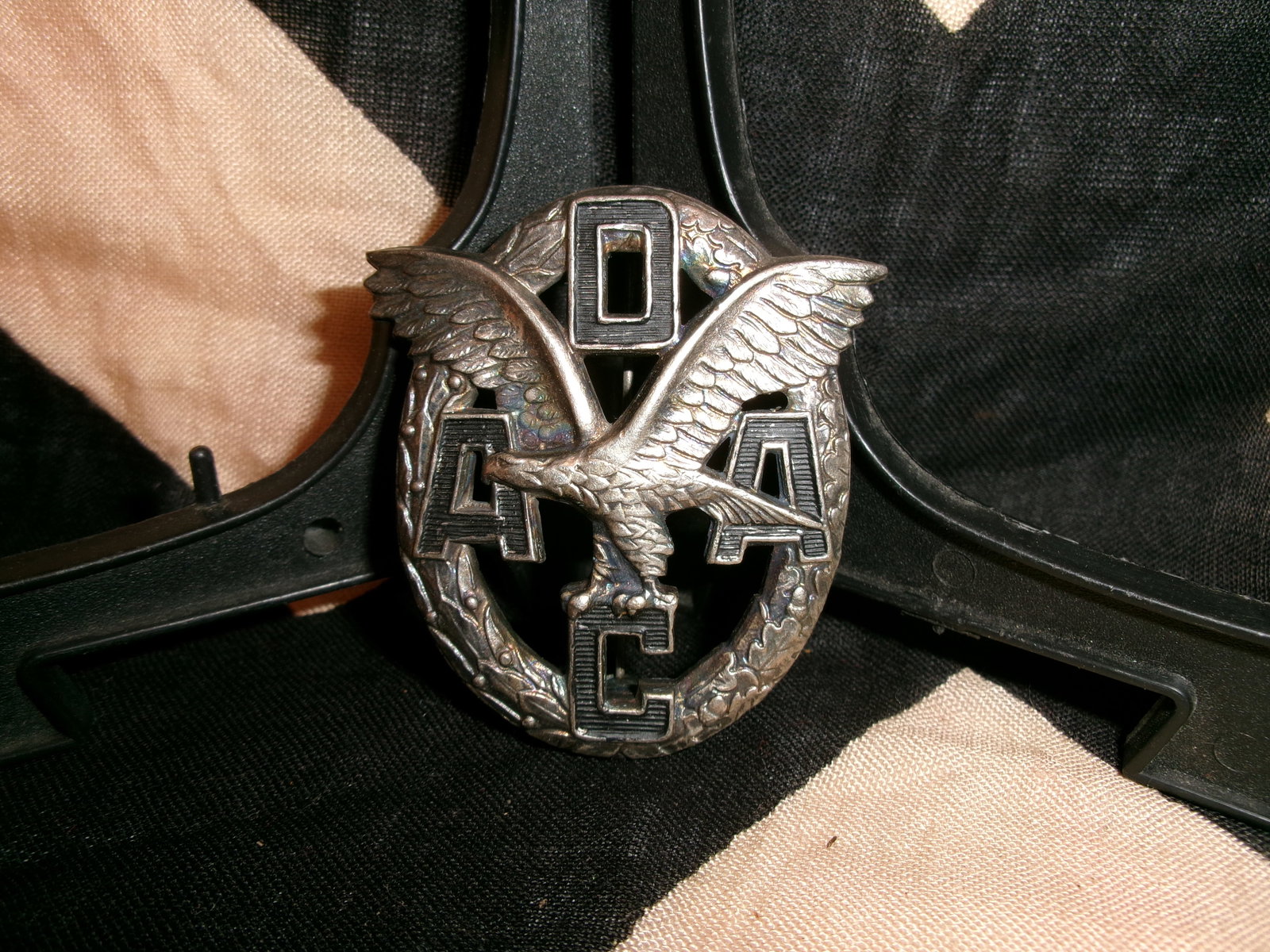 WWII German Luftwaffe Observer Badge (Beobachterabzeichen) By Deschler Munchen 90 (1 of 3)