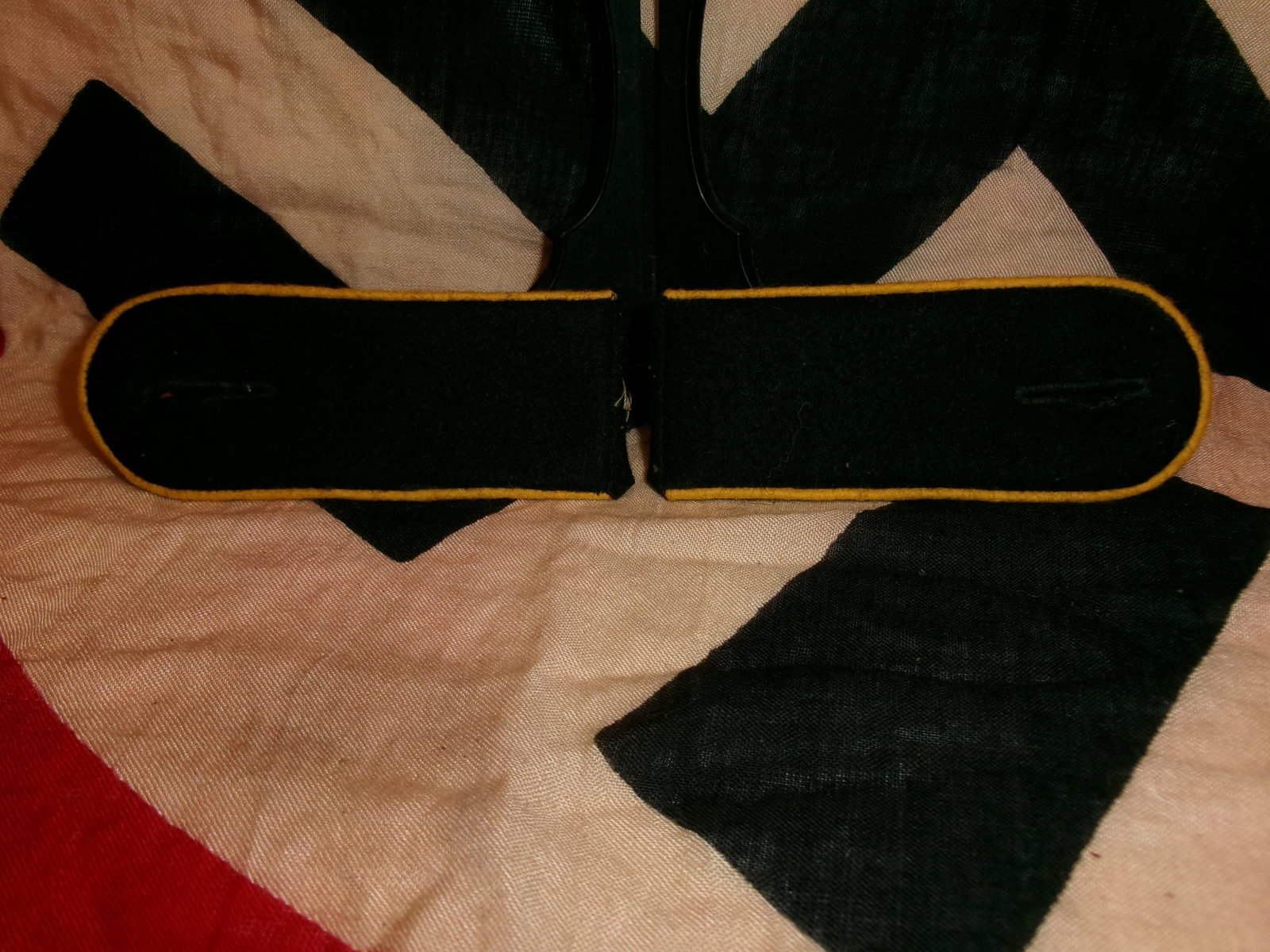 WWII German Shoulder Boards / Epaulettes – Black with Yellow Piping (Pair) (1 of 3)