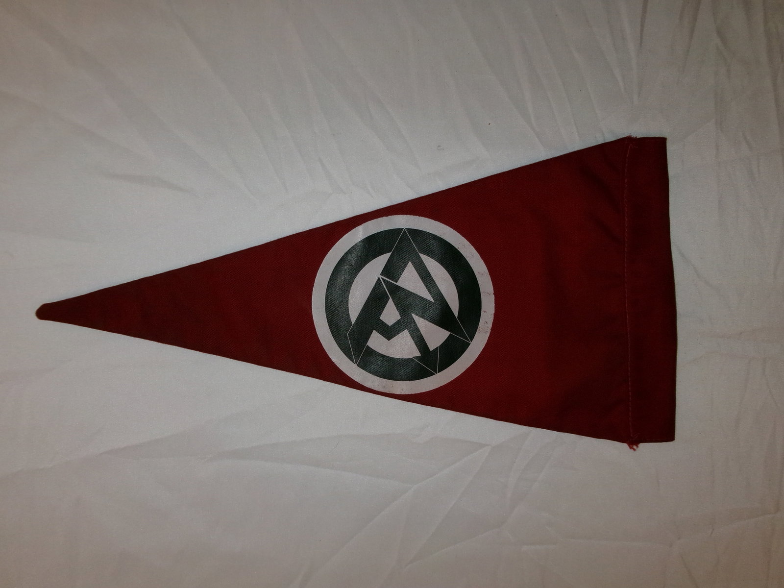 WW2 German SA Style Pennant Banner – Red Field with SA Emblem: WW2-era German SA (Sturmabteilung) style pennant, featuring a bold red triangular field with a centrally printed SA emblem within a white circle. The design reflects the recognizable insignia associat