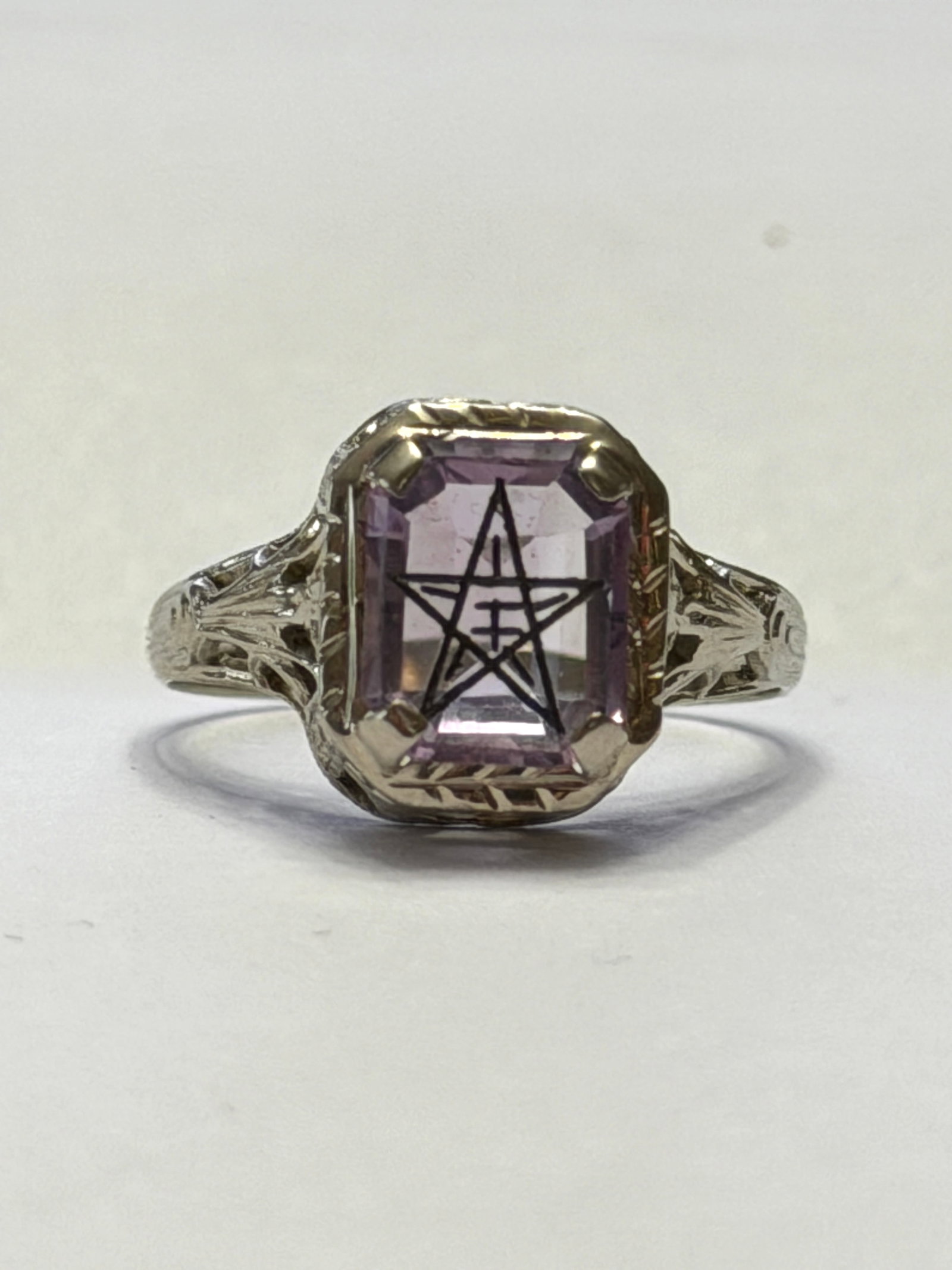 Art Deco 14K White Gold Order Of The Eastern Star Ring Sz 4.5: Striking vintage Art Deco ring crafted in solid 14K white gold, featuring a beautifully faceted rectangular-cut light purple stone, likely amethyst, at the center. The stone is intricately engraved wi