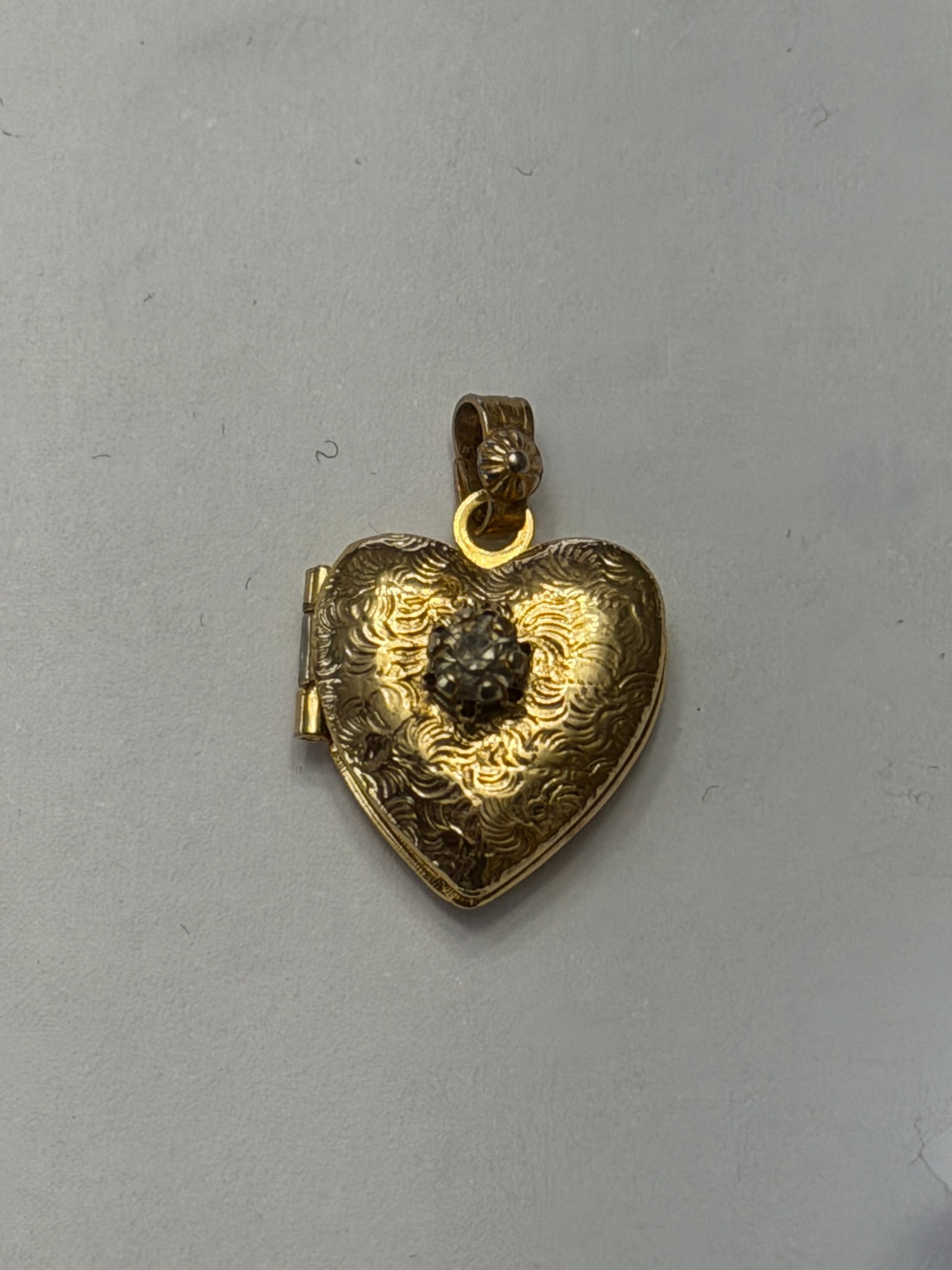 Art Deco 10K Gold Fully Engraved Heart Locket Pendant: Charming vintage Art Deco heart-shaped locket crafted in 10K gold, featuring beautifully detailed hand-engraved scrollwork across both front and back. The elegant design showcases classic flowing patt