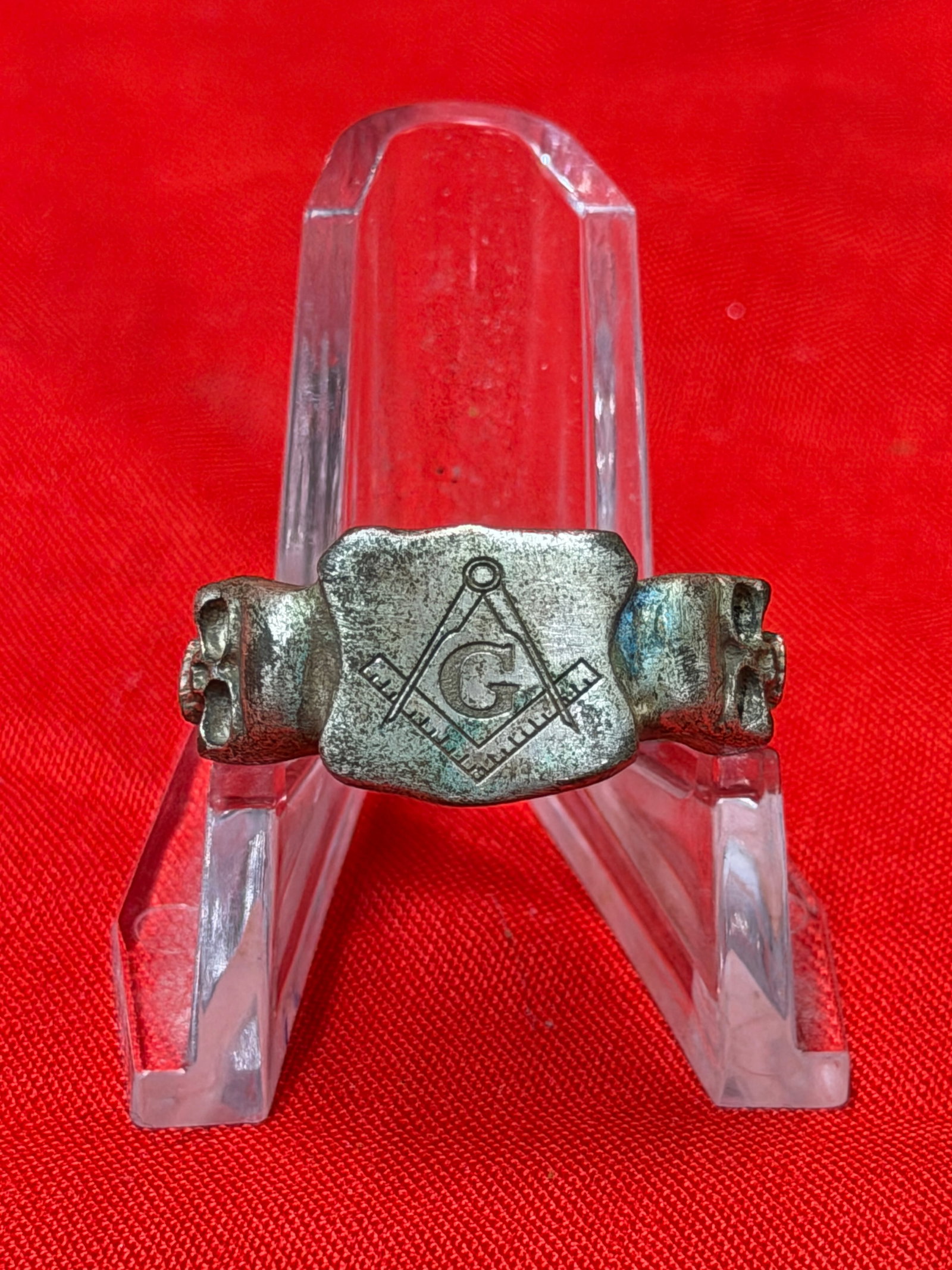 WWII German Waffen-SS Totenkopf Division Masonic Skull Ring: WWII German Waffen-SS Totenkopf Division style ring featuring skull motifs to both shoulders together with a central Masonic square and compass symbol. The ring is silver-toned cast metal construction