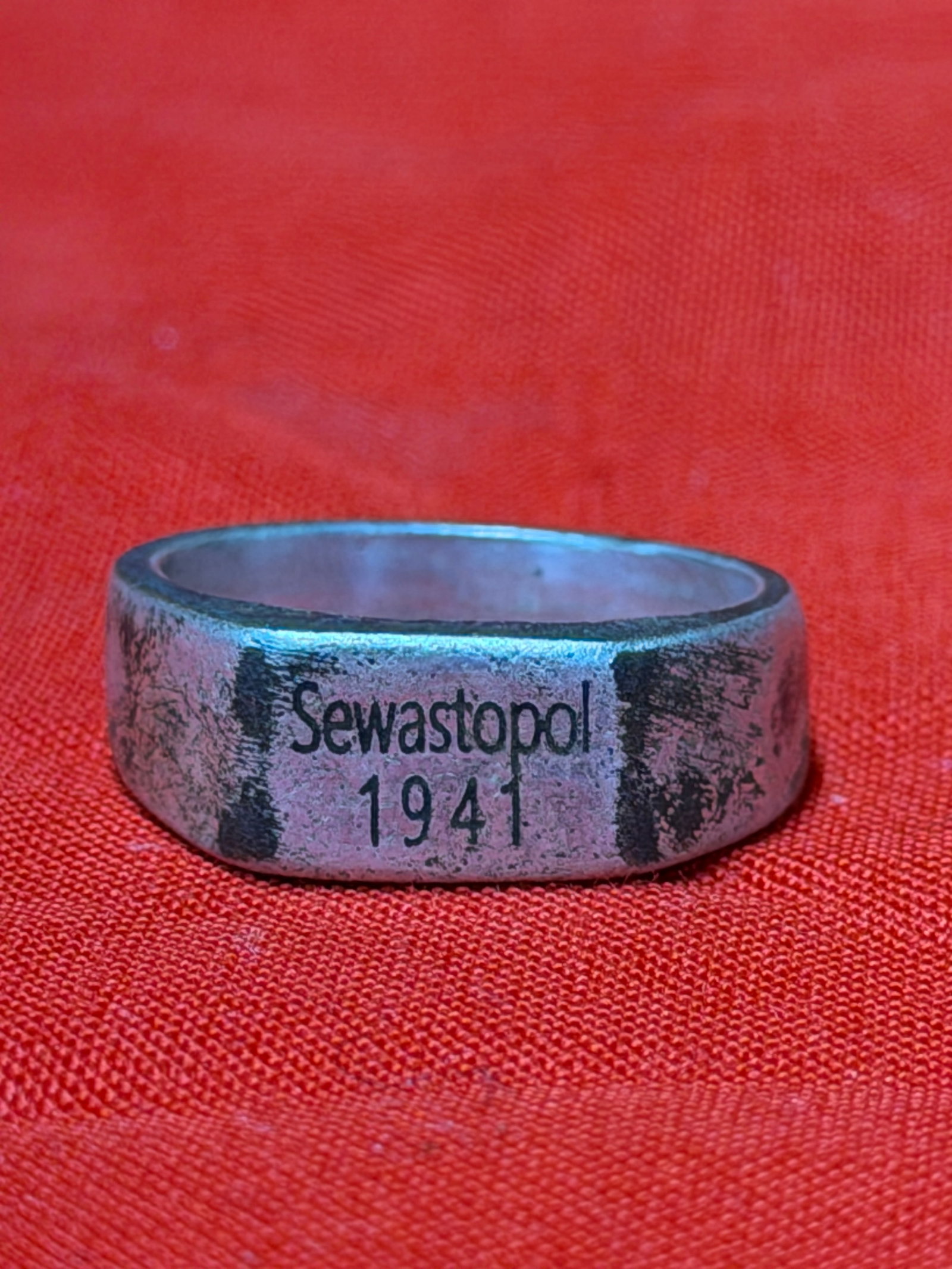 WWII German Sevastopol 1941 Commemorative Ring – Military Campaign Style Band: WWII-era German military-style commemorative ring featuring the engraved inscription “Sevastopol 1941” across the front of the band. The ring has a simple solid-band construction with a smooth