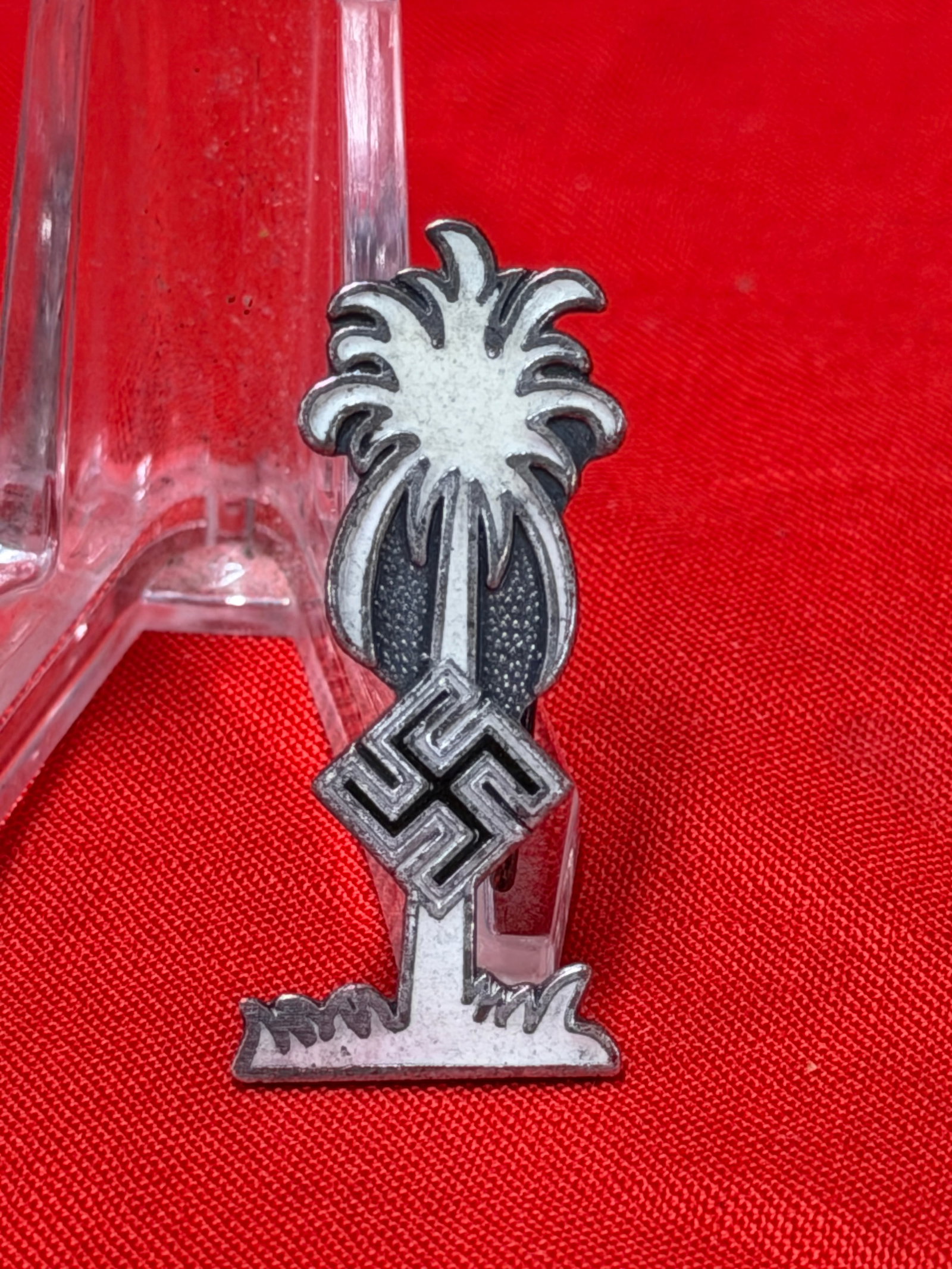 WWII German Afrika Korps Palm Tree Swastika Lapel Pin Badge Ges Gesch: In our opinion, this vintage German Afrika Korps style lapel pin features the iconic palm tree and swastika design associated with the North African campaign of World War II. Reverse is marked “Ges.