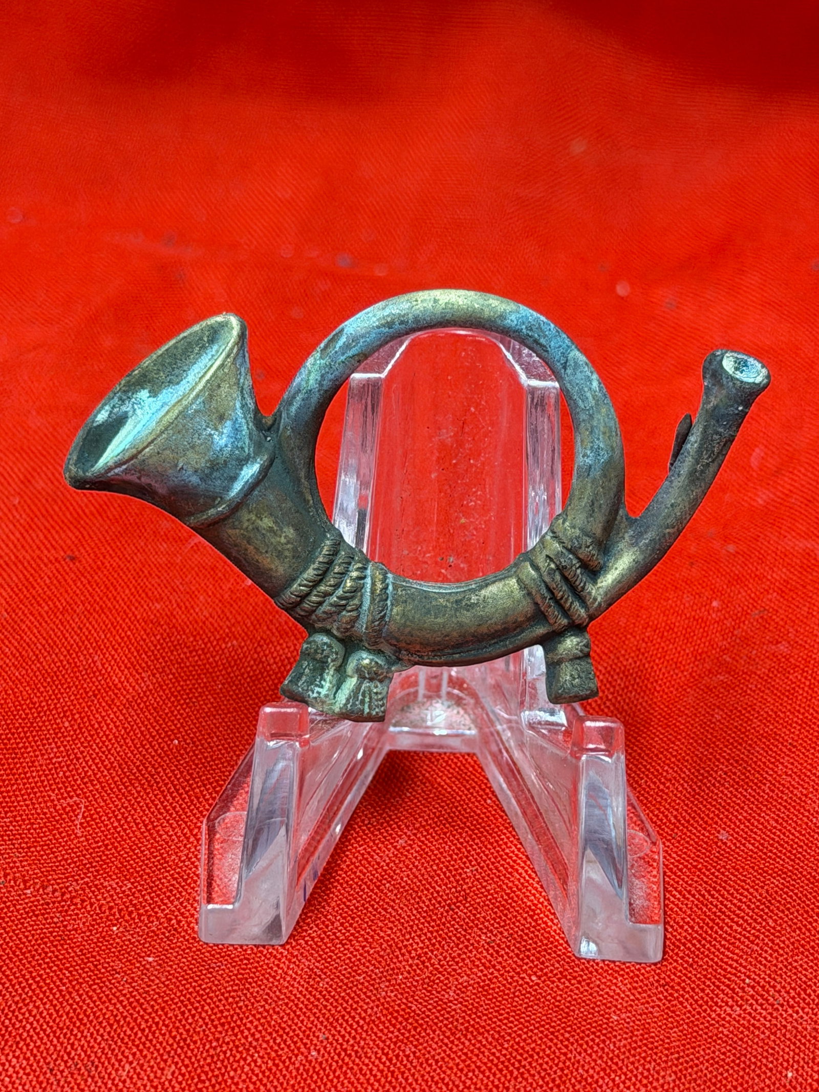 Civil War Era Cavalry Hunting Horn Bugle Hat Insignia Military Relic: Civil War era brass cavalry style hunting horn or bugle insignia believed to have been used on military headgear or equipment. Features detailed wrapped cord design with mounting attachment still pres