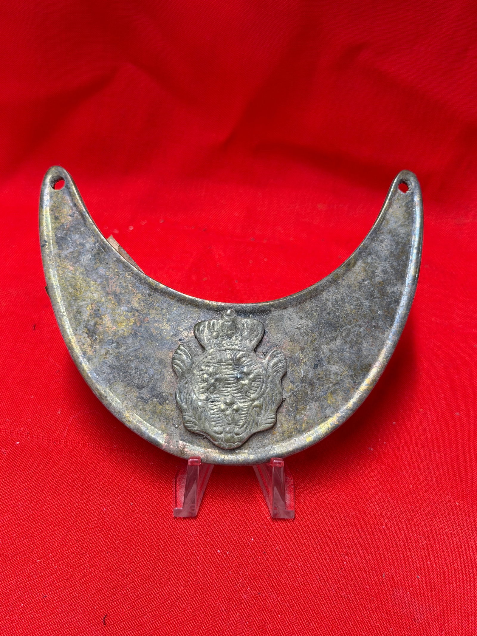 Revolutionary War Style Brass Gorget Crescent Military Officer Neck Plate (1 of 5)