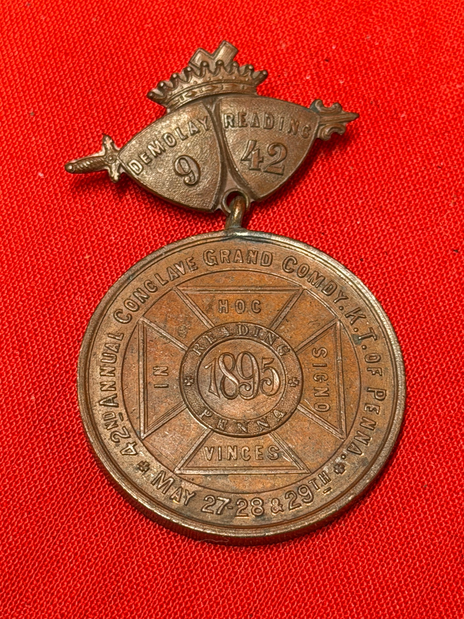 1895 Knights Templar of Pennsylvania Reading DeMolay No. 42 Medal Badge: Antique fraternal medal badge marked “42nd Annual Conclave Grand Commandery K.T. of Penna.” with Reading Pennsylvania and 1895 date details. Top bar is marked “DeMolay Reading 42” with
