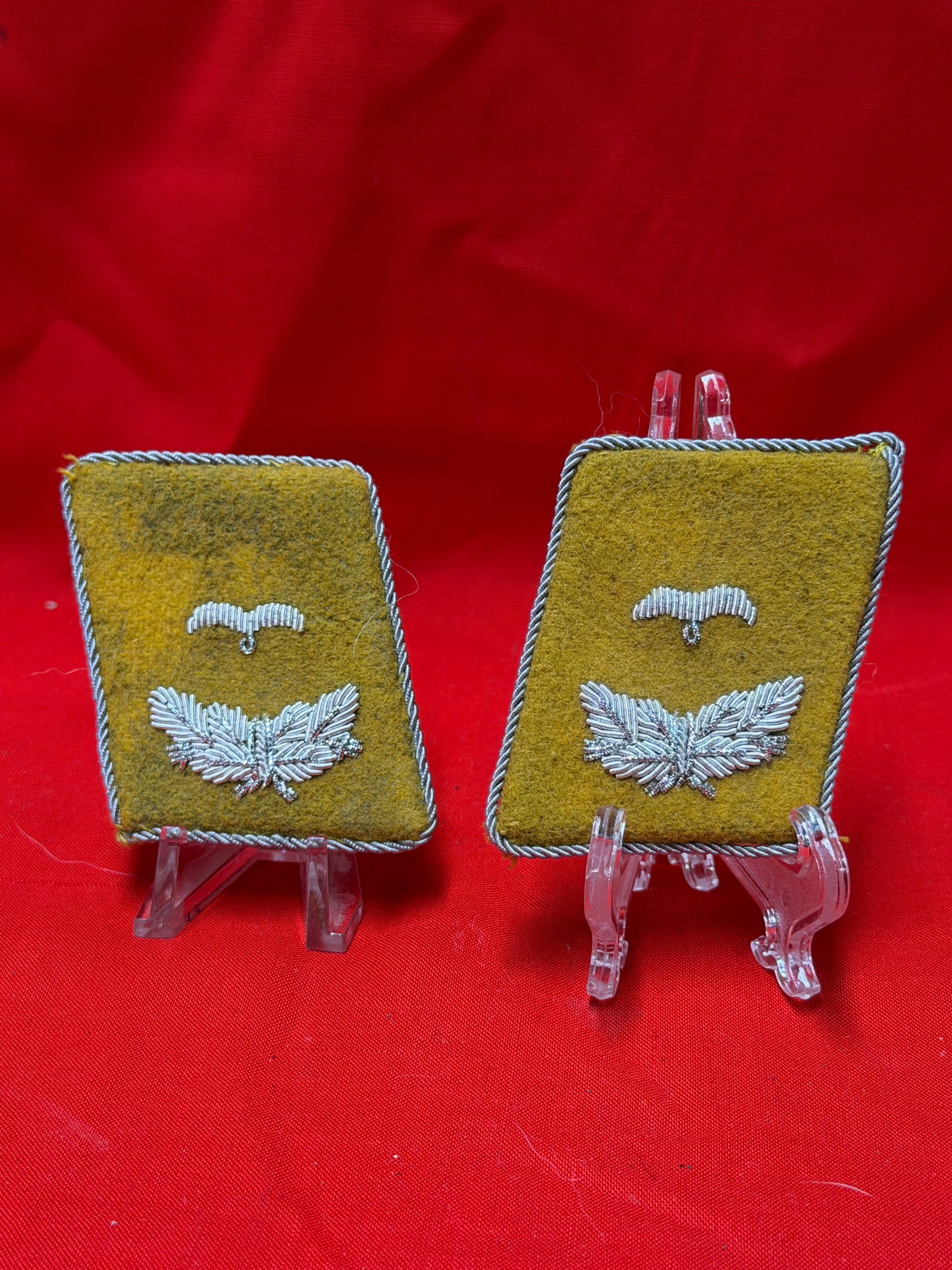 WW2 German Luftwaffe Tropical Collar Tabs Pair: Pair of tropical tan-backed collar tabs featuring silver bullion embroidered insignia with parachute motif above oak leaf cluster design. In our opinion, these pieces appear to be associated with Germ