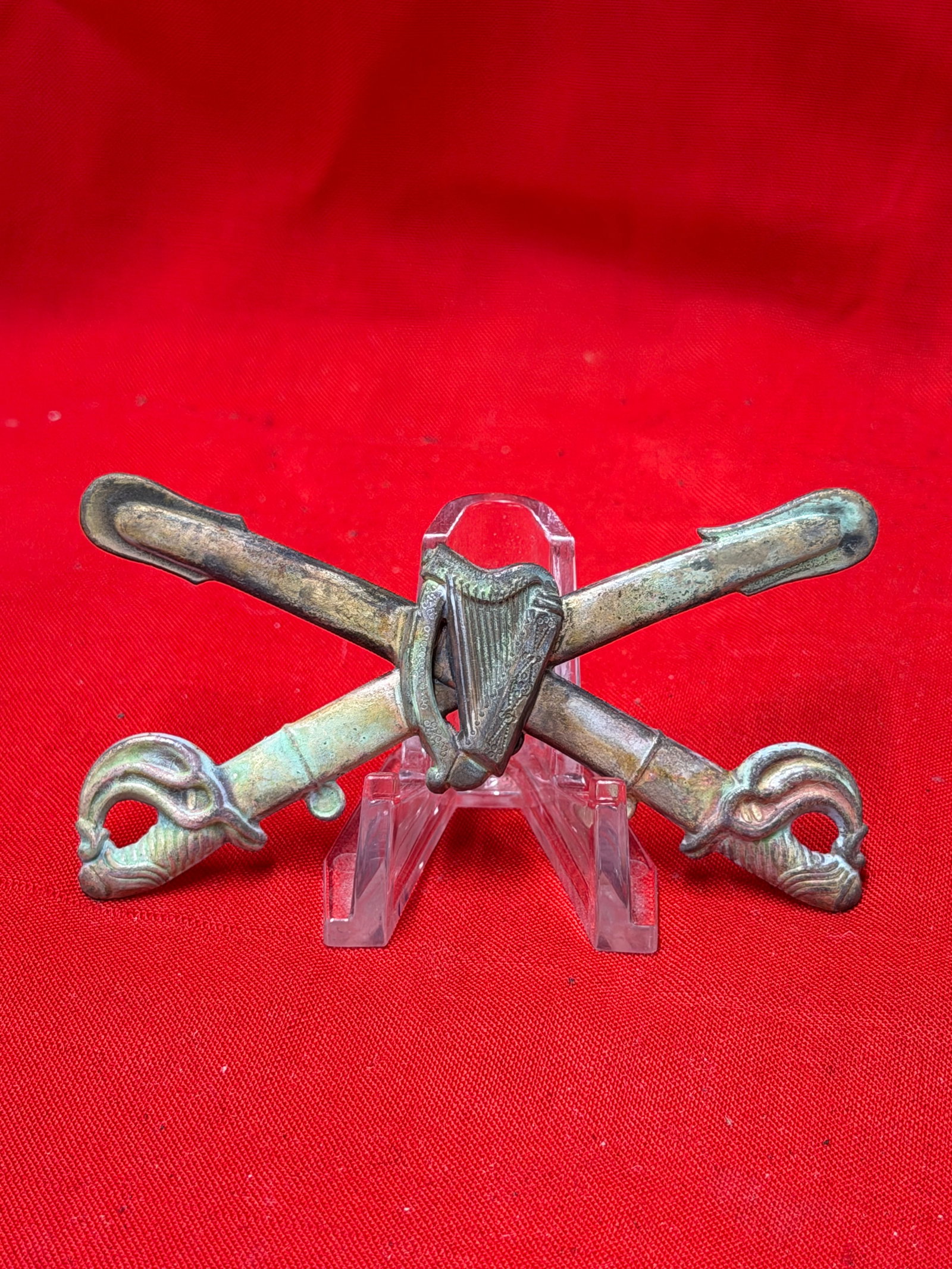 Civil War Era Irish Brigade Cavalry Headgear Badge Crossed Sabers Harp Insignia (1 of 4)