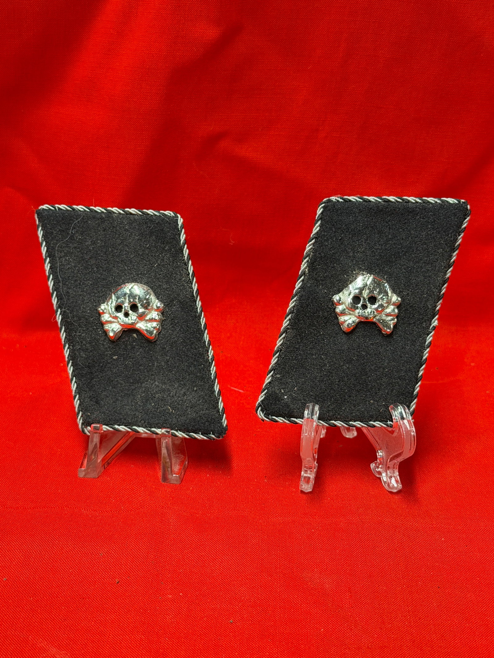 WWII German SS Skull Collar Tabs Pair Black Wool Uniform Insignia: Pair of WWII German SS skull collar tabs constructed with black wool backing, twisted silver edge piping, and metal skull insignia attachments. In our opinion these display characteristics associated 