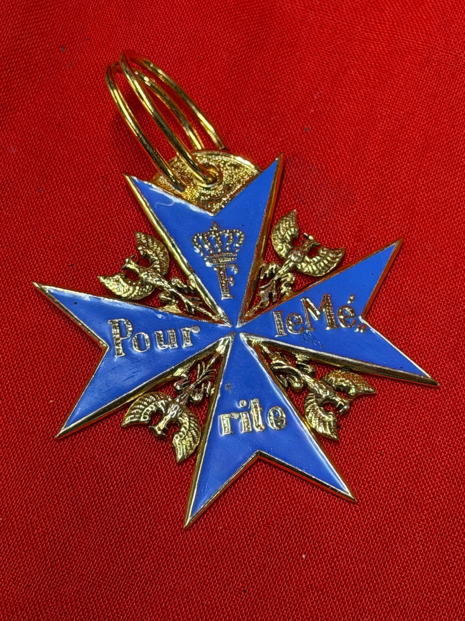 WWI Imperial German “Pour le Mérite?? Blue Enamel Cross Pendant / Fob: World War I era Imperial German “Pour le Mérite” style cross pendant or fob featuring the iconic blue enamel Maltese cross with gilt trim and the inscription “Pour le Mérite.” The up