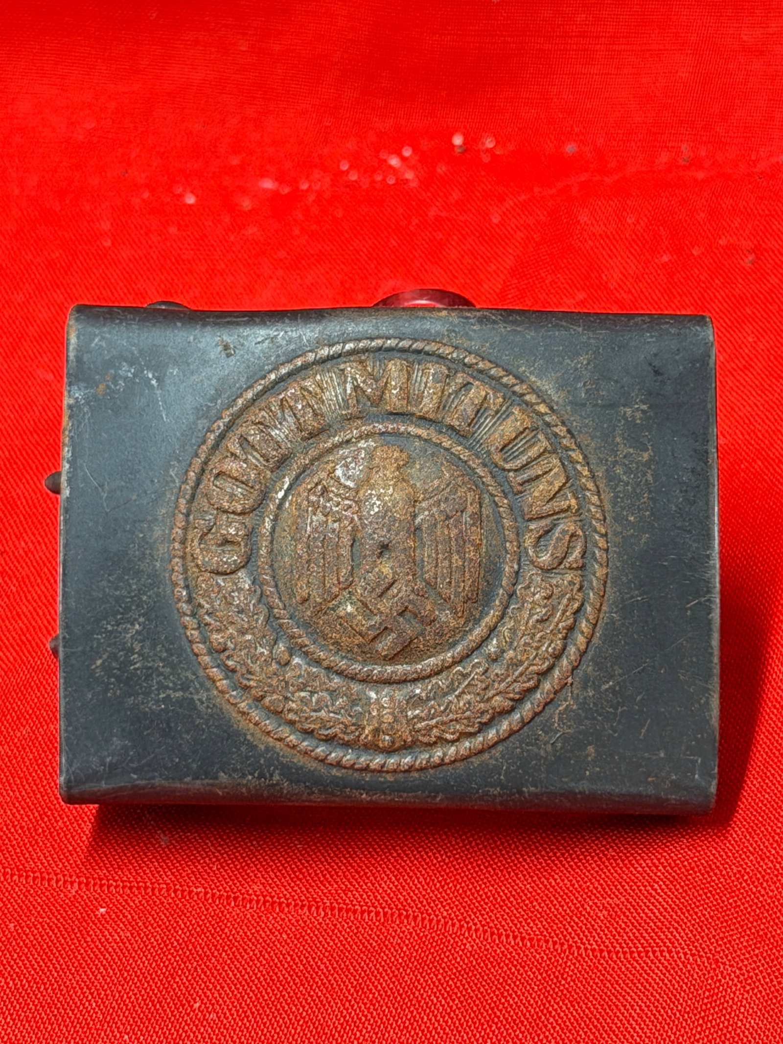 WWII German Third Reich “Gott Mit Uns?? Military Belt Buckle: World War II era German Third Reich military belt buckle featuring the classic “Gott Mit Uns” (“God With Us”) inscription surrounding the national eagle emblem. Constructed of steel wi