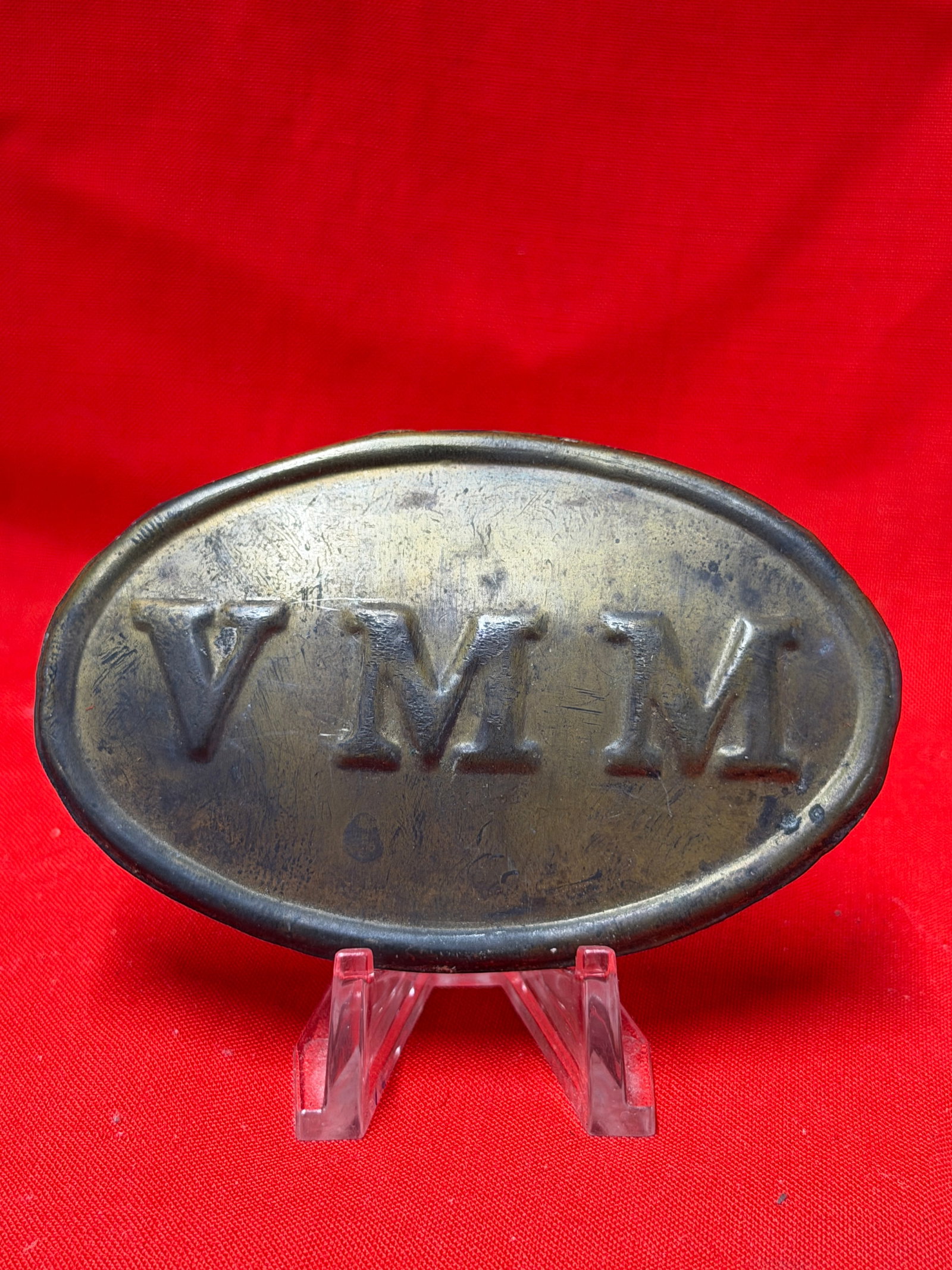 Civil War Era Massachusetts Volunteer Militia “VMM?? Belt Plate Buckle: Antique brass or bronze-toned oval belt plate featuring raised “VMM” lettering for Massachusetts Volunteer Militia. Civil War era militia accoutrement with integral attachment hooks on the rev
