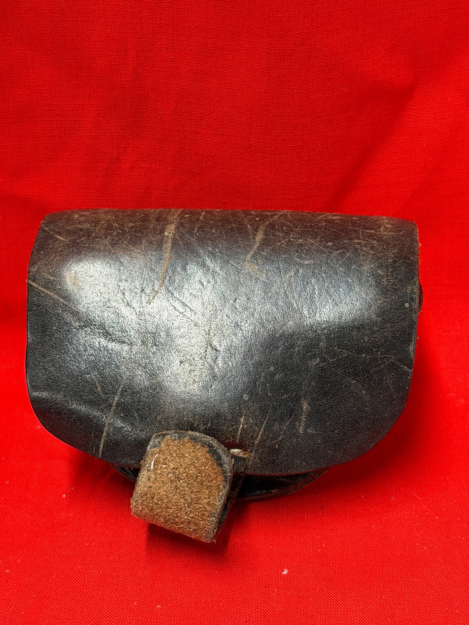 Civil War Leather Cap Box Cartridge Pouch Union Army Relic: Civil War era black leather percussion cap box used by Union infantry soldiers during the American Civil War. Features traditional flap-top construction with brass finial closure, rear belt loops, and