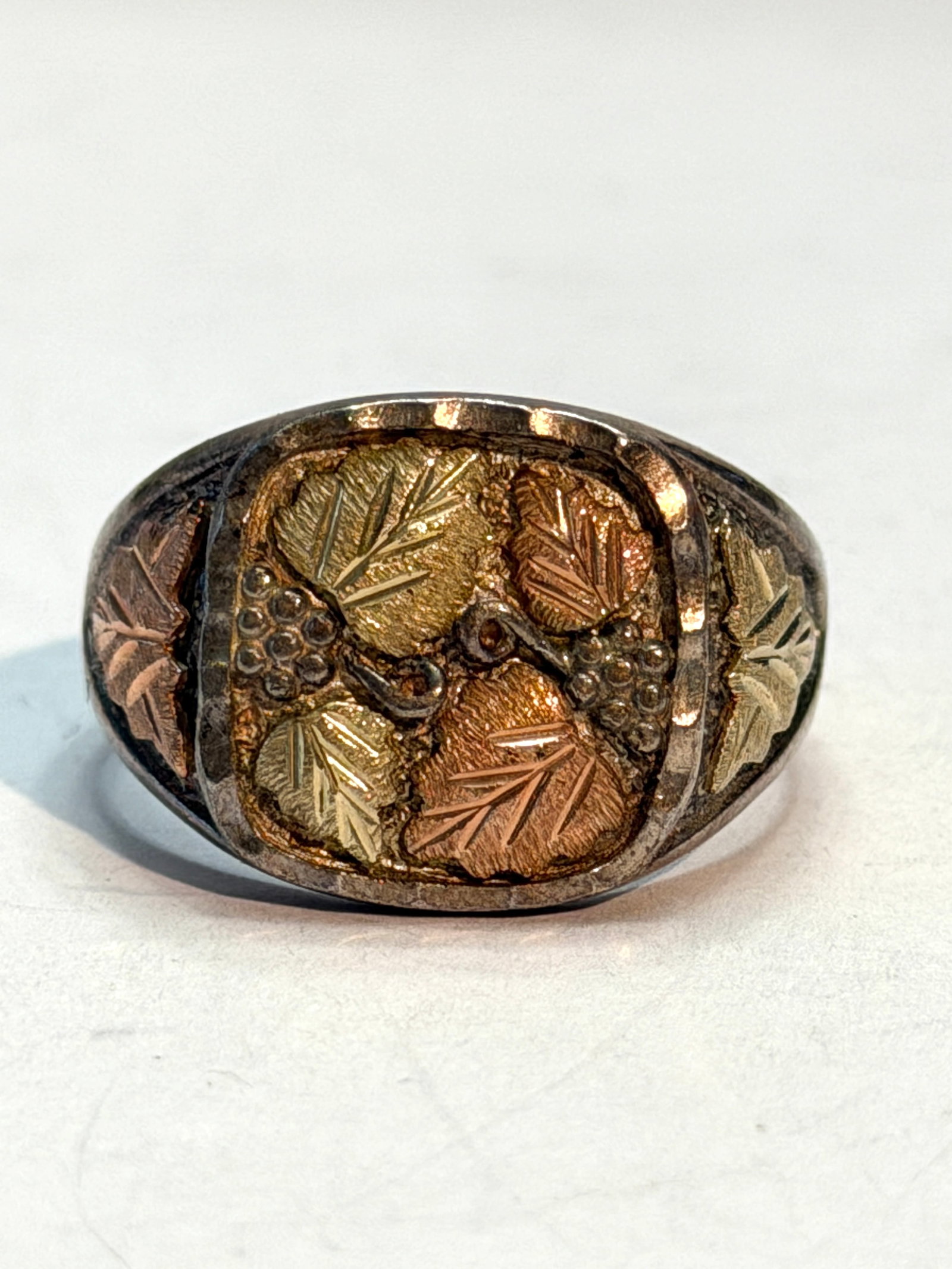Vintage Black Hills Gold Sterling Silver Leaf Ring ? Size 11 (1 of 5)