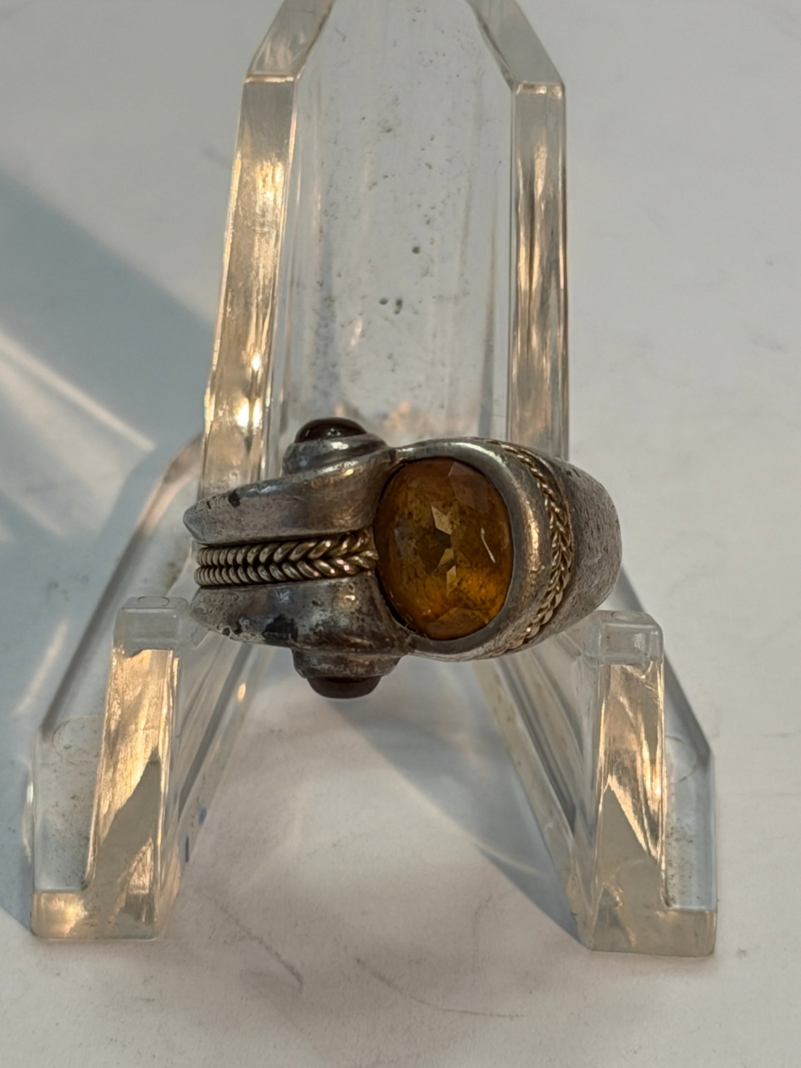 Vintage Sterling Silver & 18K Gold Amber Gemstone Ring Size 6.5: Vintage sterling silver statement ring with 18K gold accents featuring a large faceted amber-colored gemstone accented by smaller round amber cabochons and twisted rope detailing. Marked “Sterli